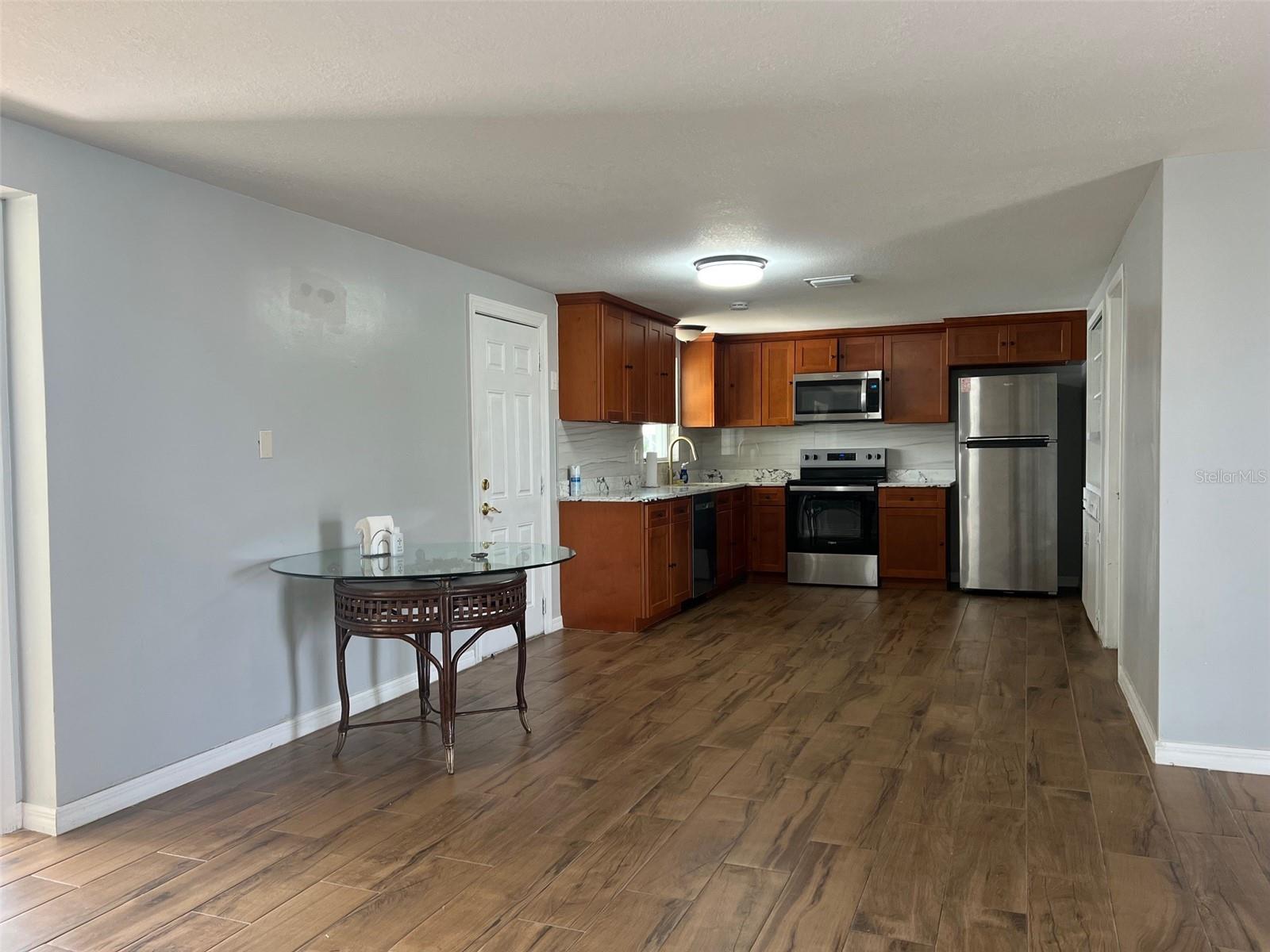 Image 4 of 24 For 5046 Victoria Lane