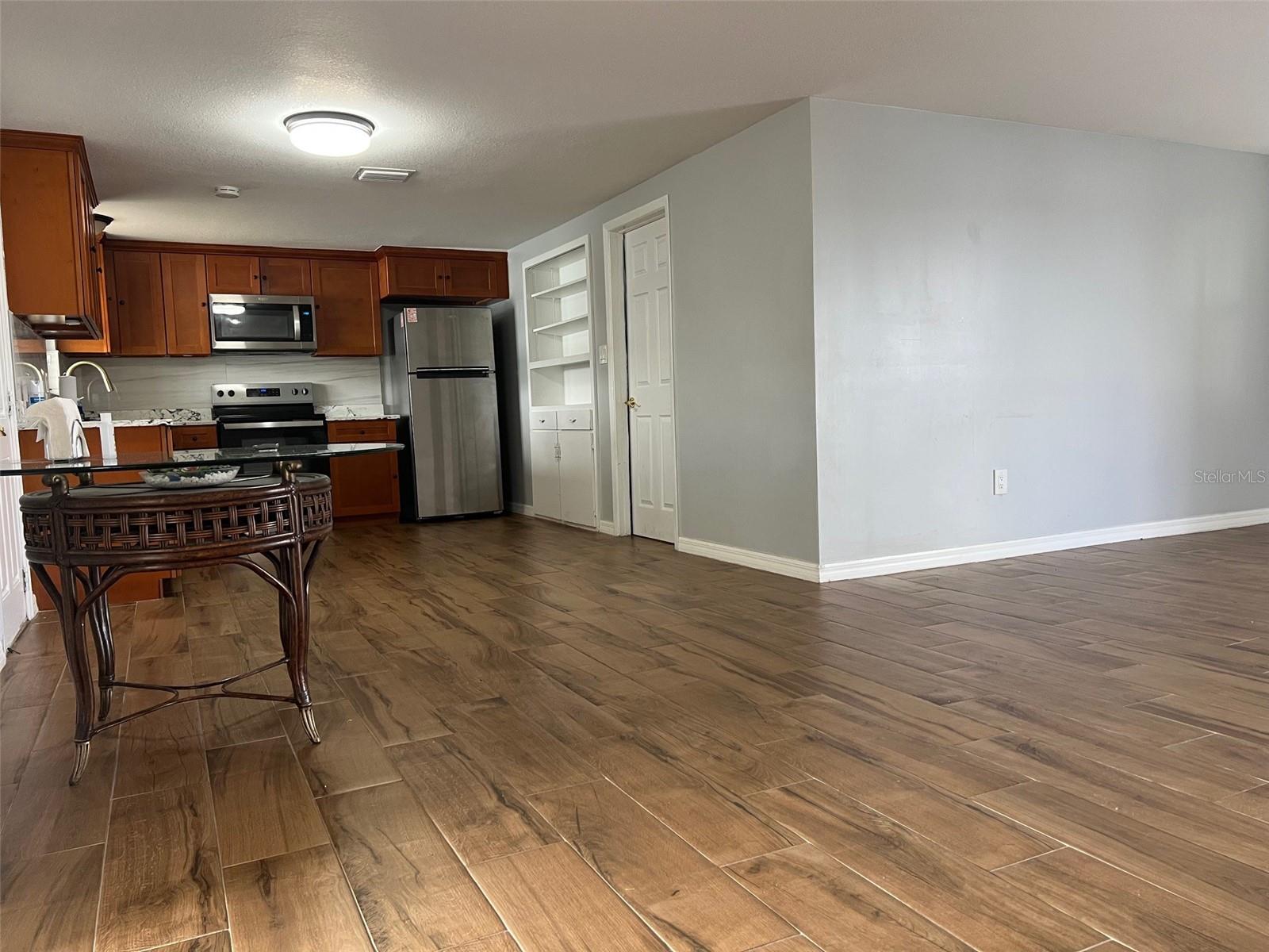 Image 6 of 24 For 5046 Victoria Lane