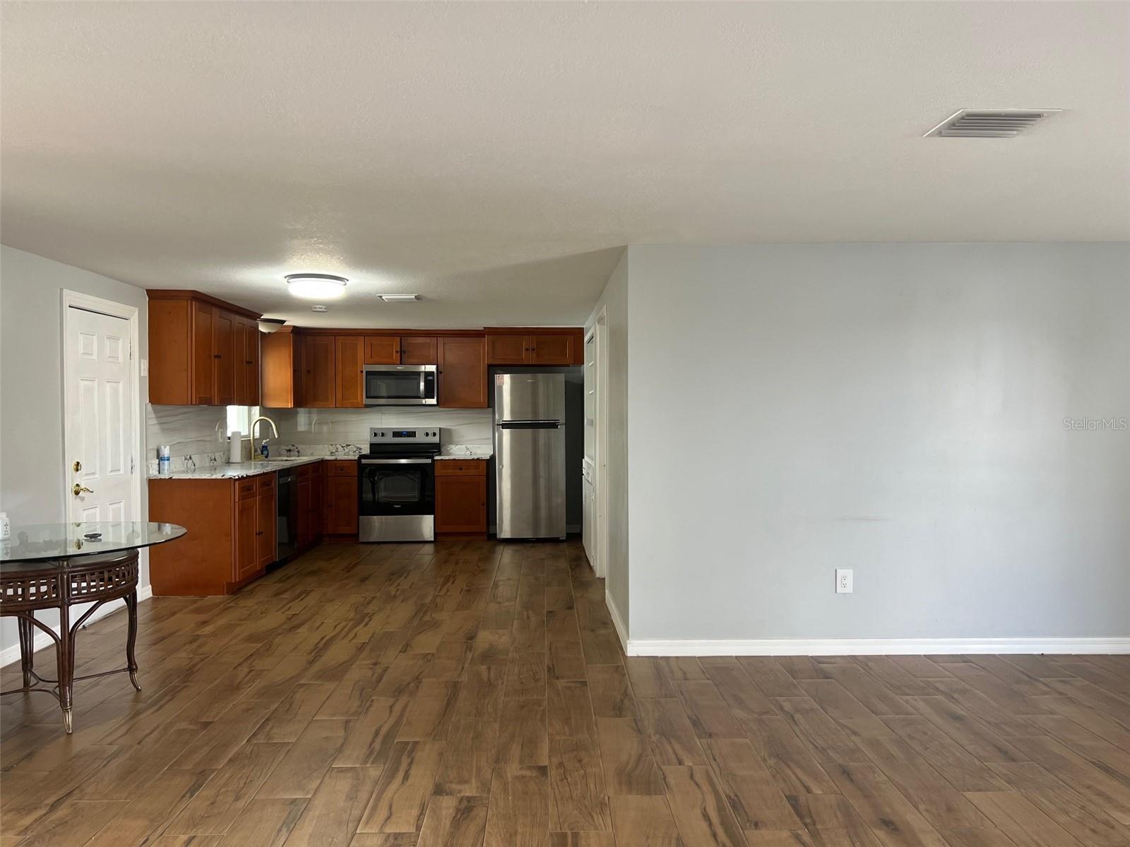 Image 9 of 24 For 5046 Victoria Lane