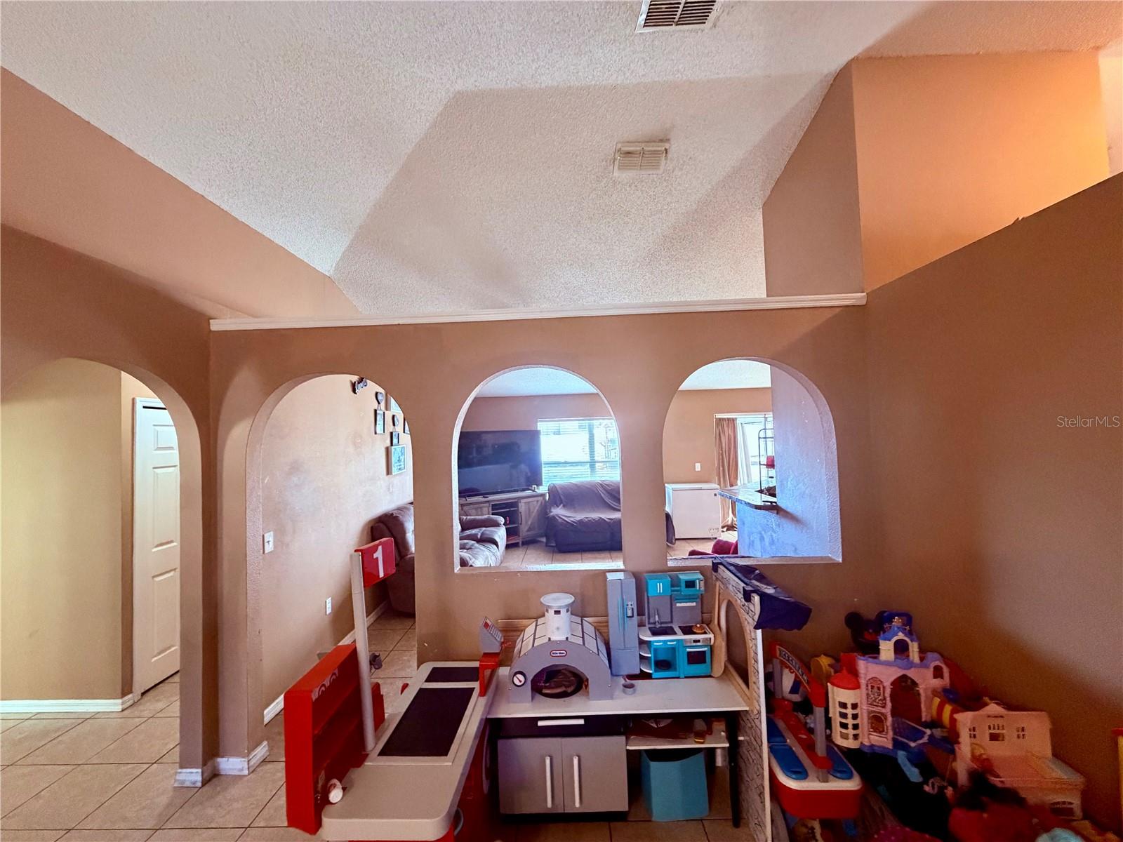 Image 3 of 23 For 12084 Rockford Street