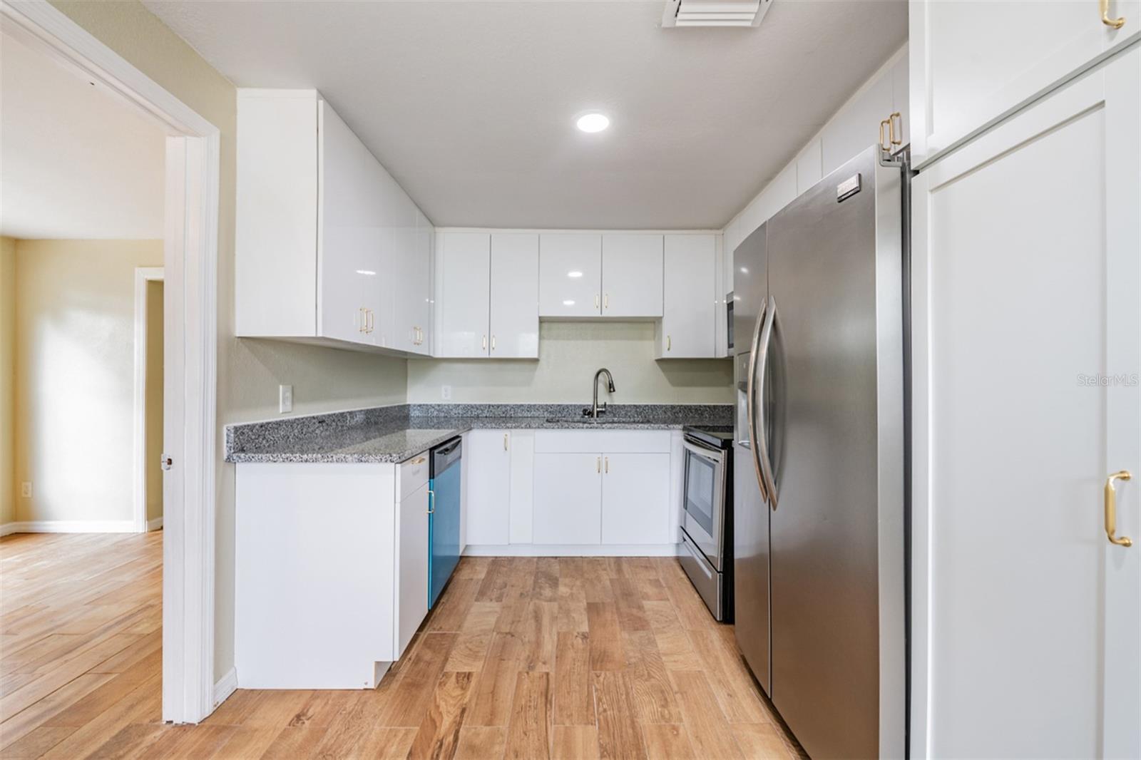 Image 13 of 40 For 5312 Dartmouth Road