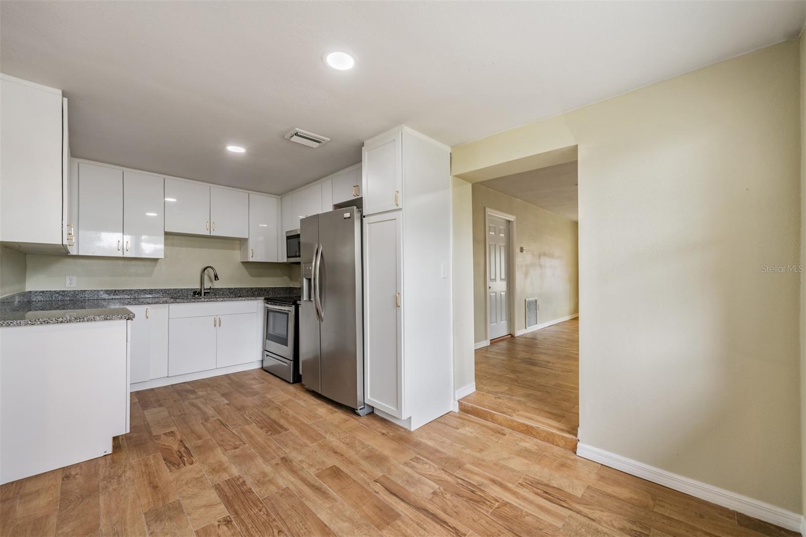 Image 8 of 40 For 5312 Dartmouth Road