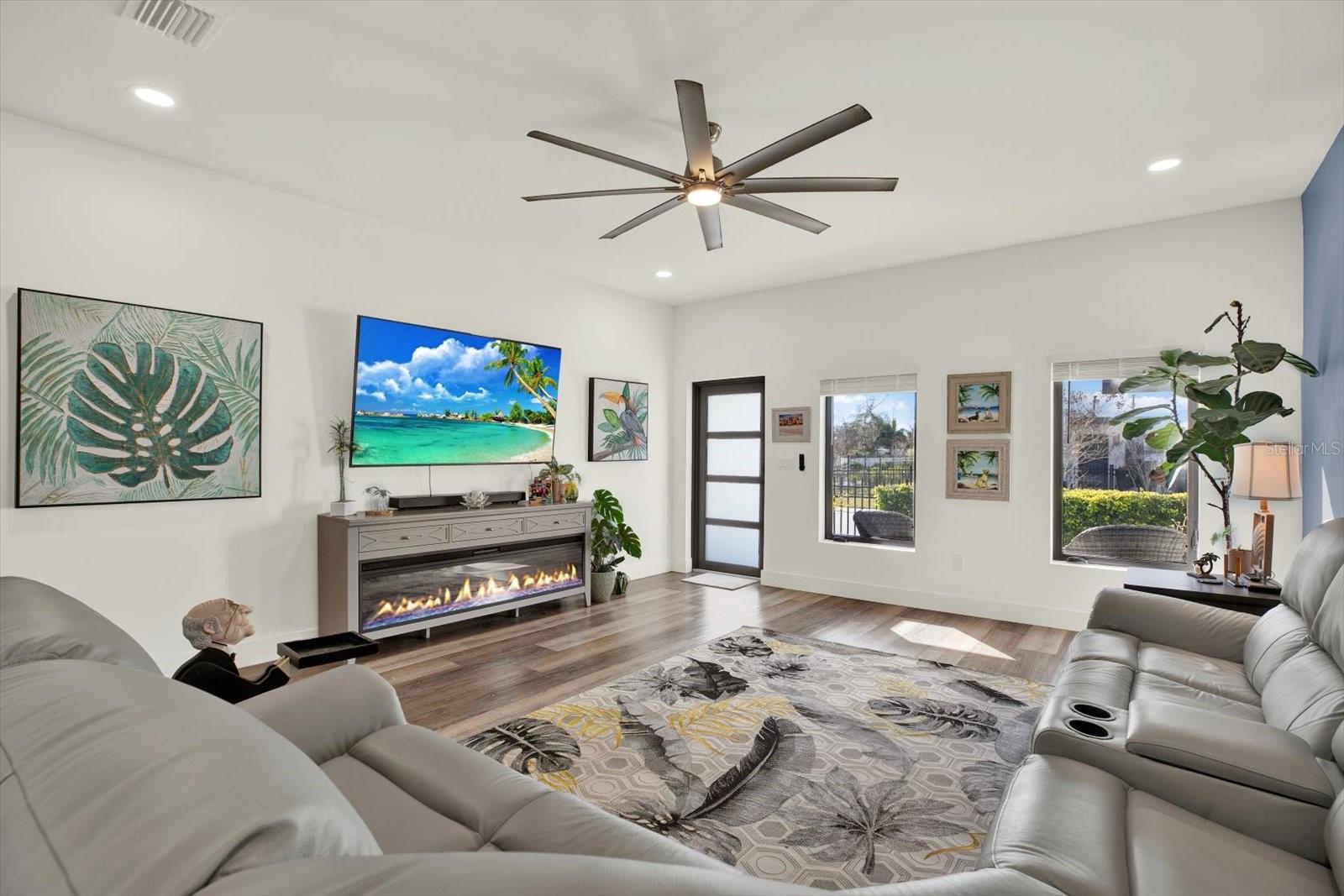 Listing photo id 8 for 6203 64th Way N