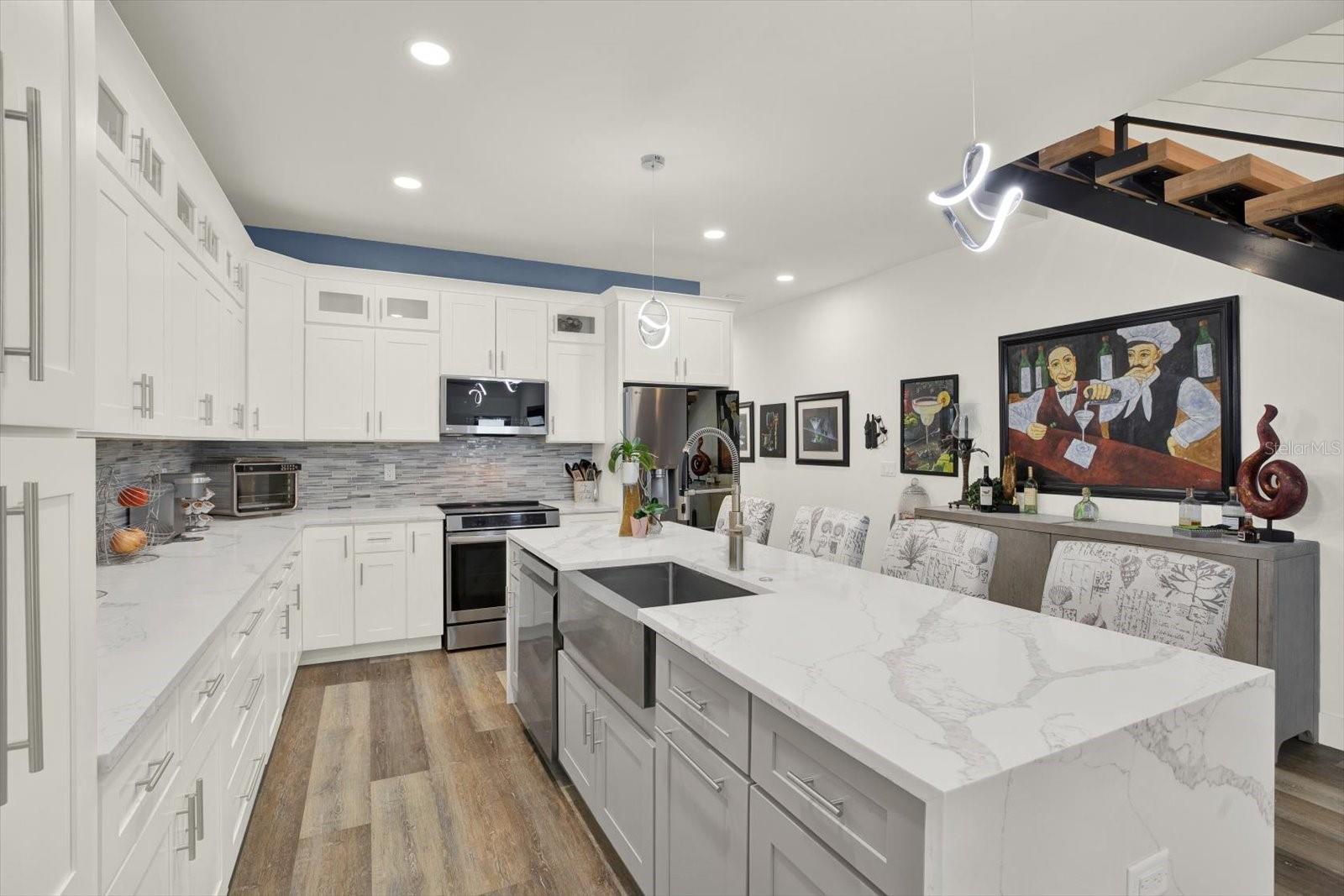 Listing photo id 11 for 6203 64th Way N