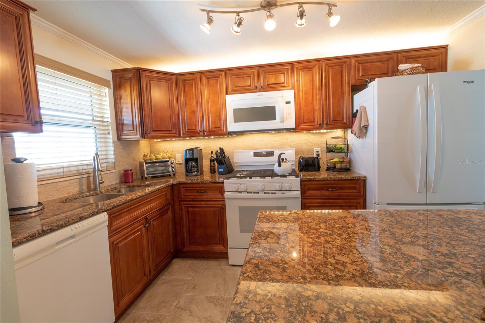 Image 6 of 37 For 5980 Shore Boulevard S 707