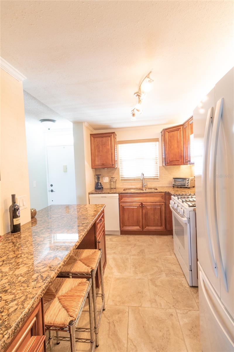 Image 7 of 37 For 5980 Shore Boulevard S 707