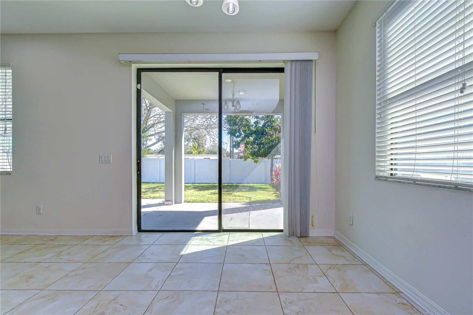 Listing photo id 10 for 4736 Woods Landing Lane