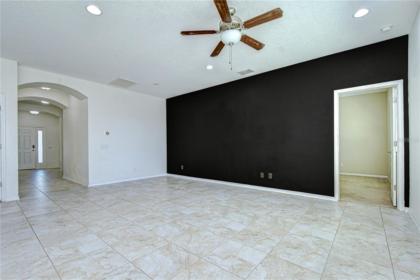 Listing photo id 13 for 4736 Woods Landing Lane