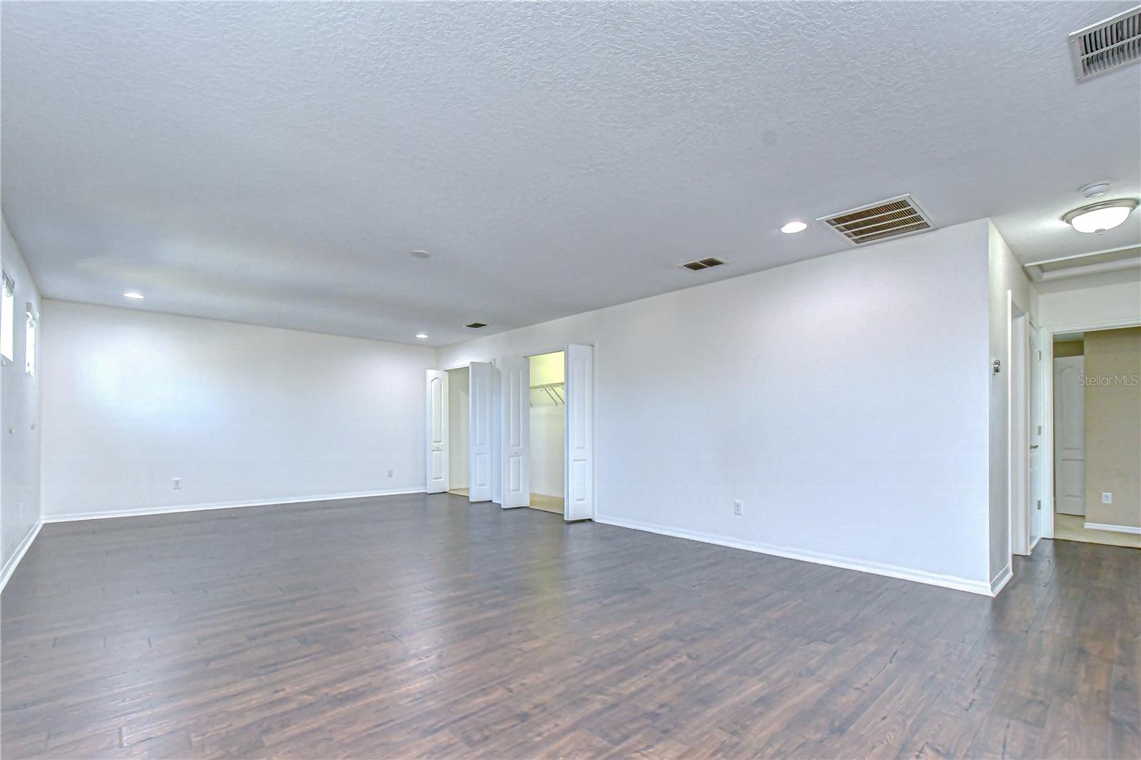 Listing photo id 20 for 4736 Woods Landing Lane