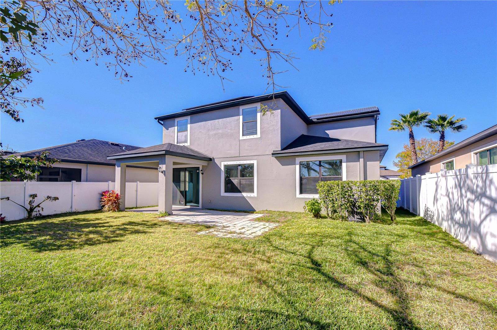 Listing photo id 2 for 4736 Woods Landing Lane