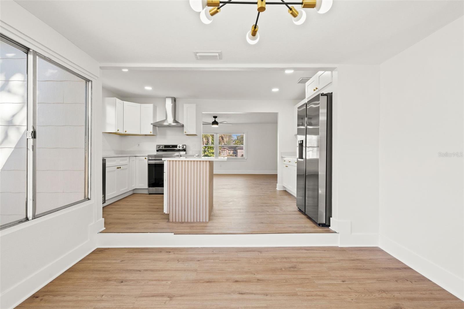 Listing photo id 10 for 4650 Emerson Avenue S