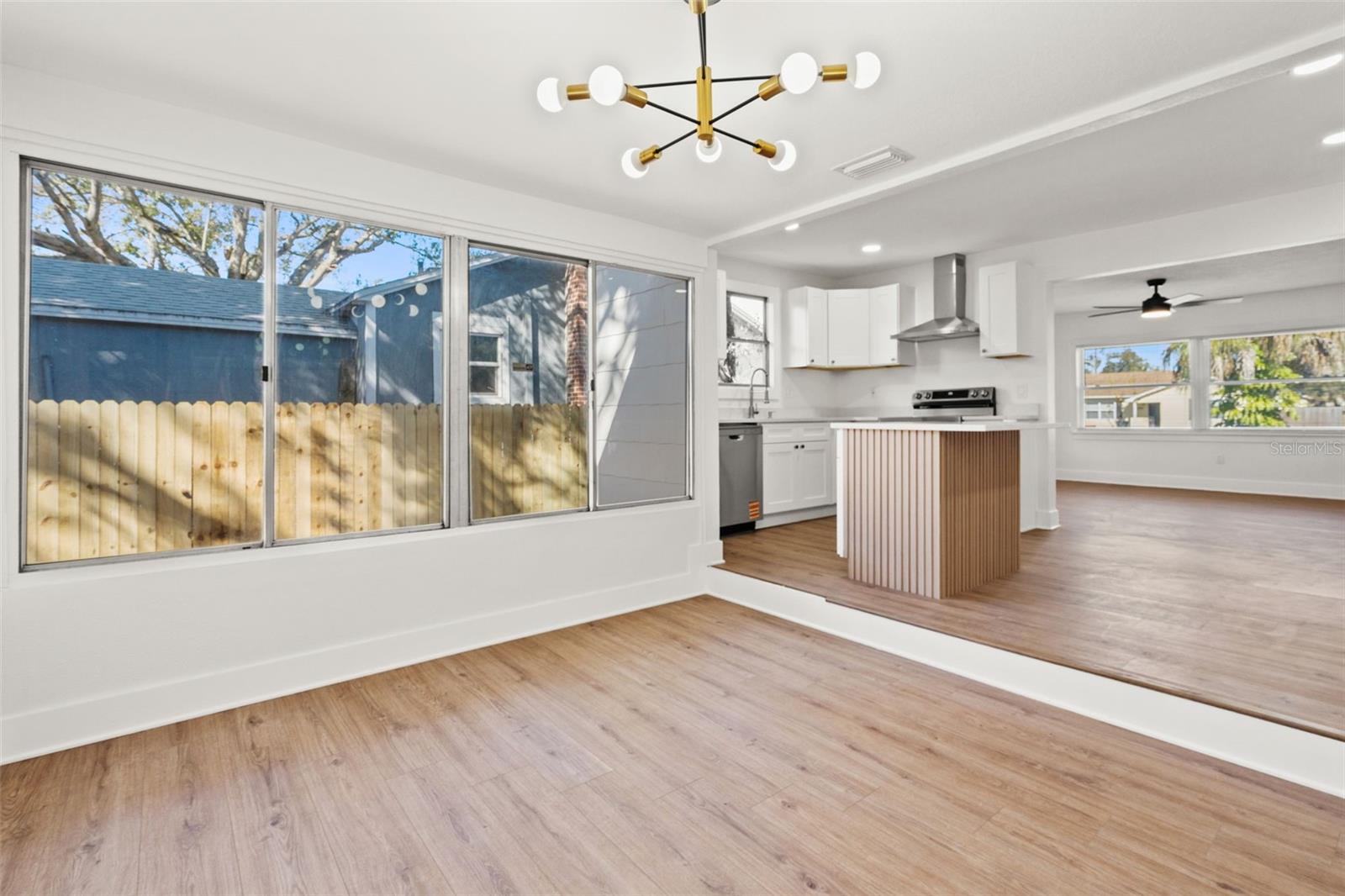 Listing photo id 11 for 4650 Emerson Avenue S