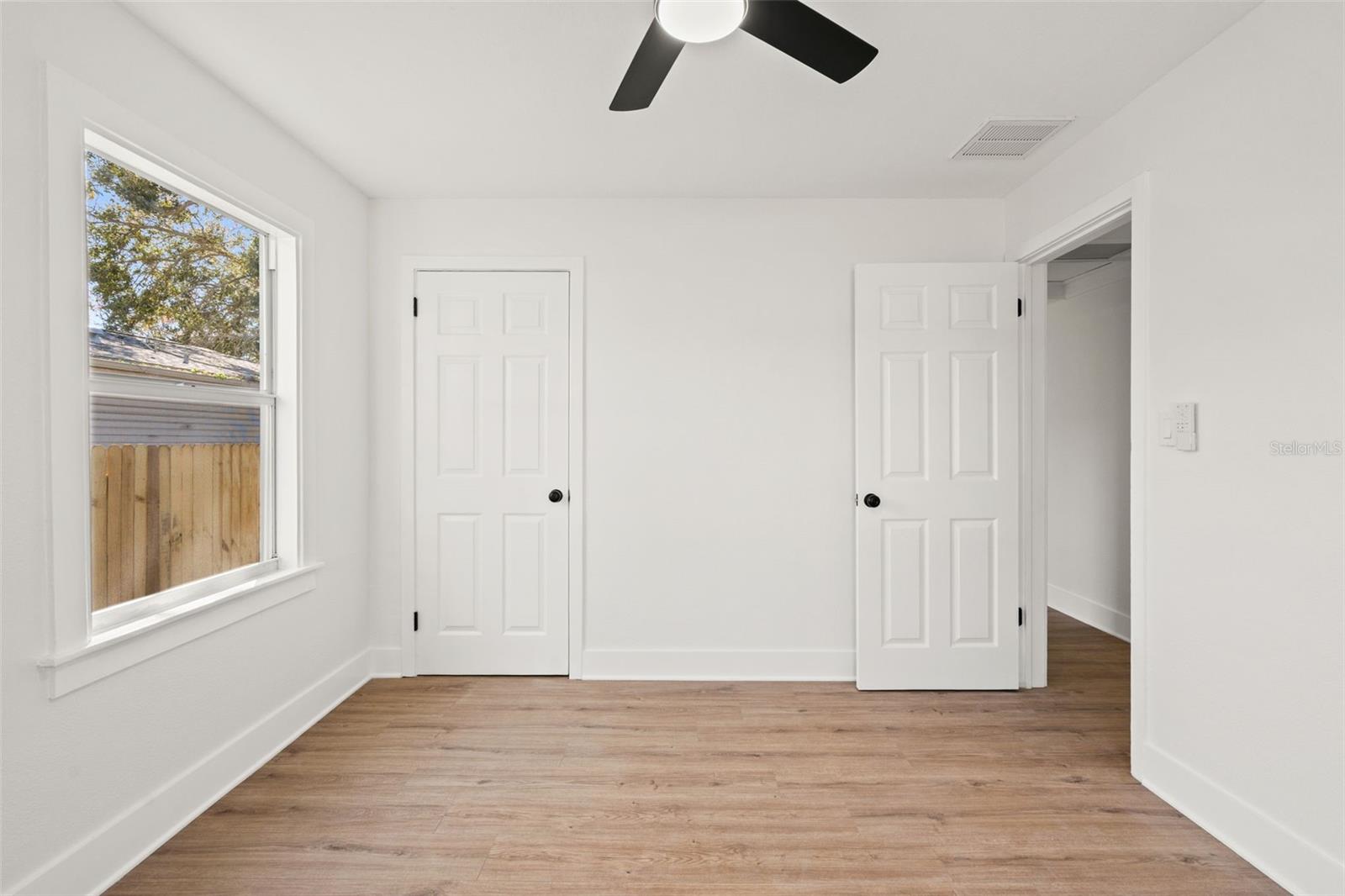 Listing photo id 13 for 4650 Emerson Avenue S