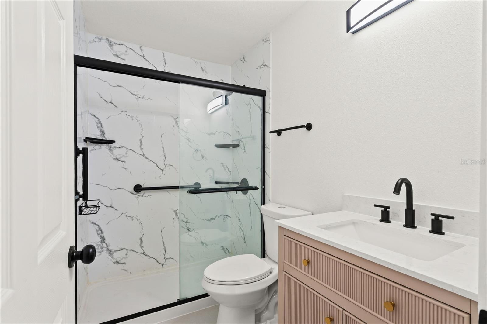 Listing photo id 14 for 4650 Emerson Avenue S