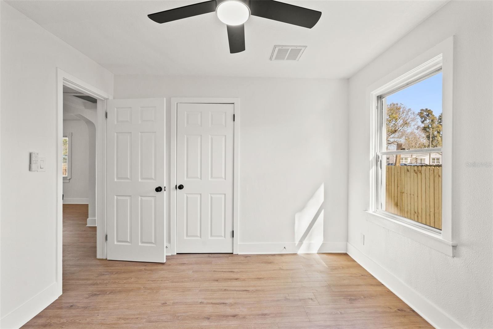 Listing photo id 16 for 4650 Emerson Avenue S