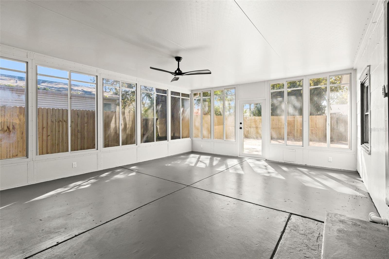 Listing photo id 17 for 4650 Emerson Avenue S