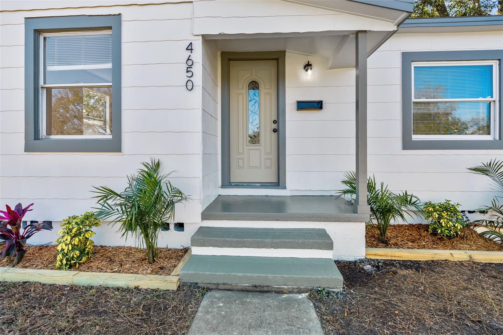 Listing photo id 0 for 4650 Emerson Avenue S