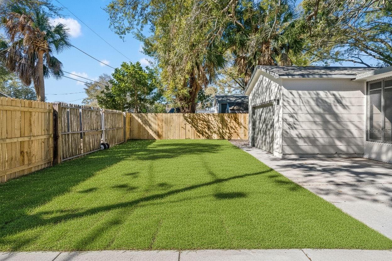 Listing photo id 20 for 4650 Emerson Avenue S