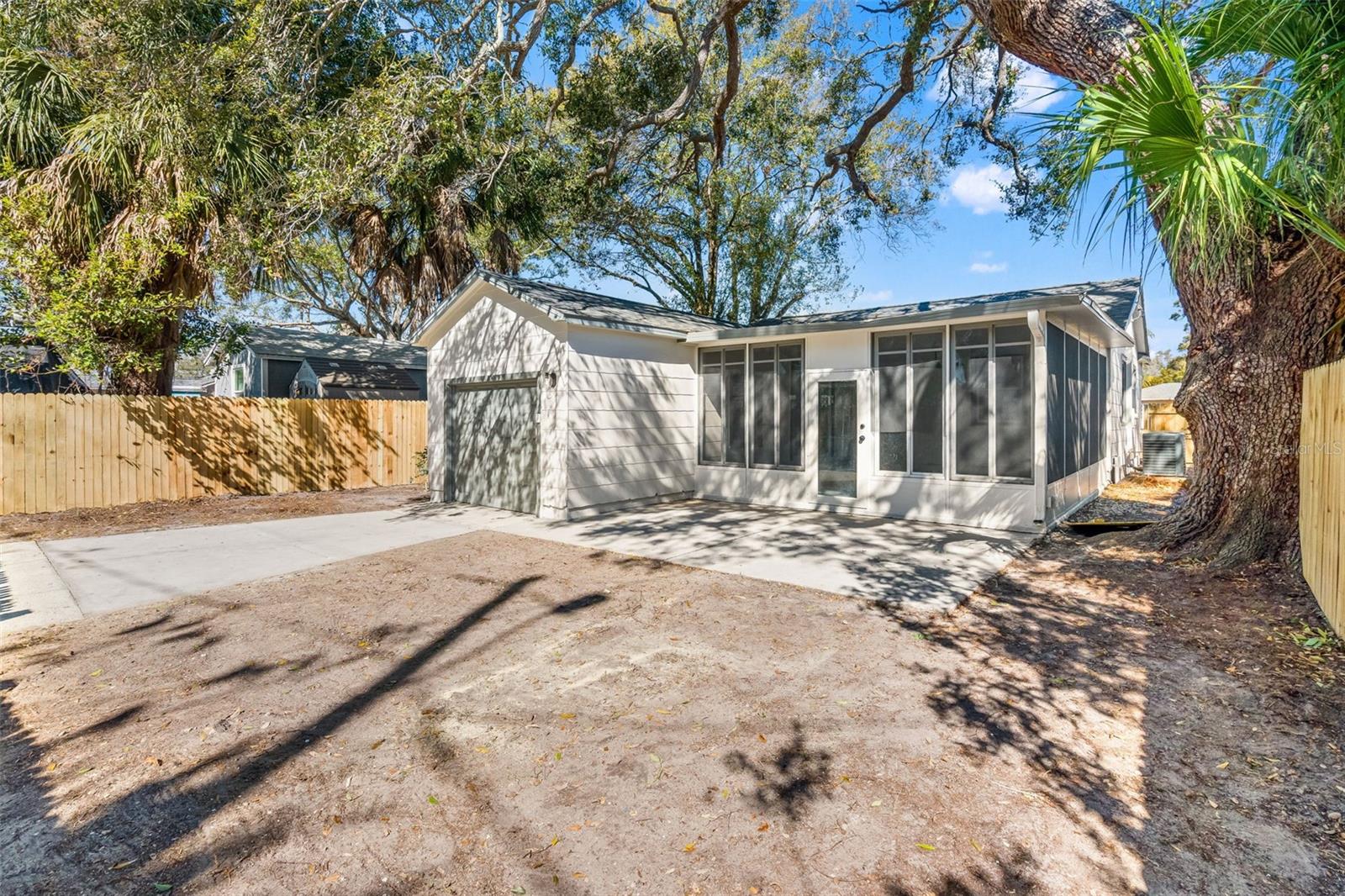 Listing photo id 21 for 4650 Emerson Avenue S