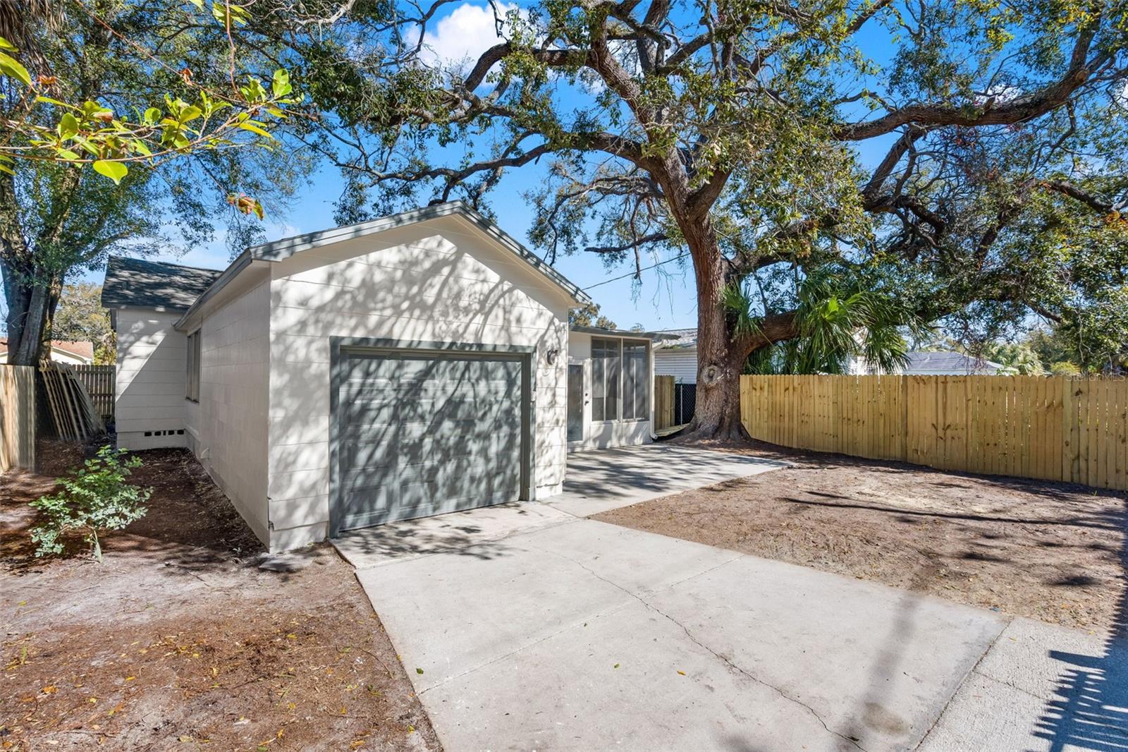 Listing photo id 22 for 4650 Emerson Avenue S