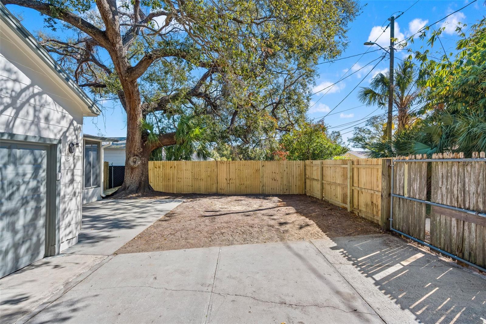 Listing photo id 24 for 4650 Emerson Avenue S