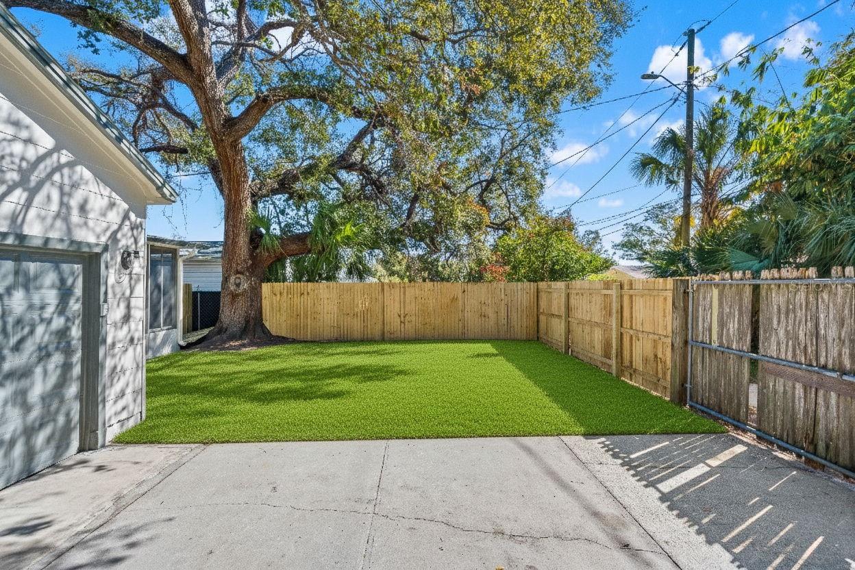 Listing photo id 25 for 4650 Emerson Avenue S