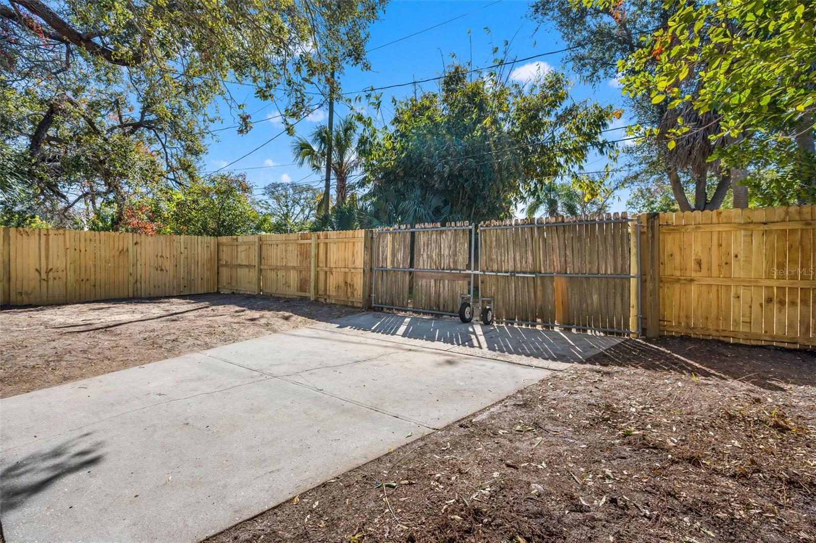 Listing photo id 26 for 4650 Emerson Avenue S