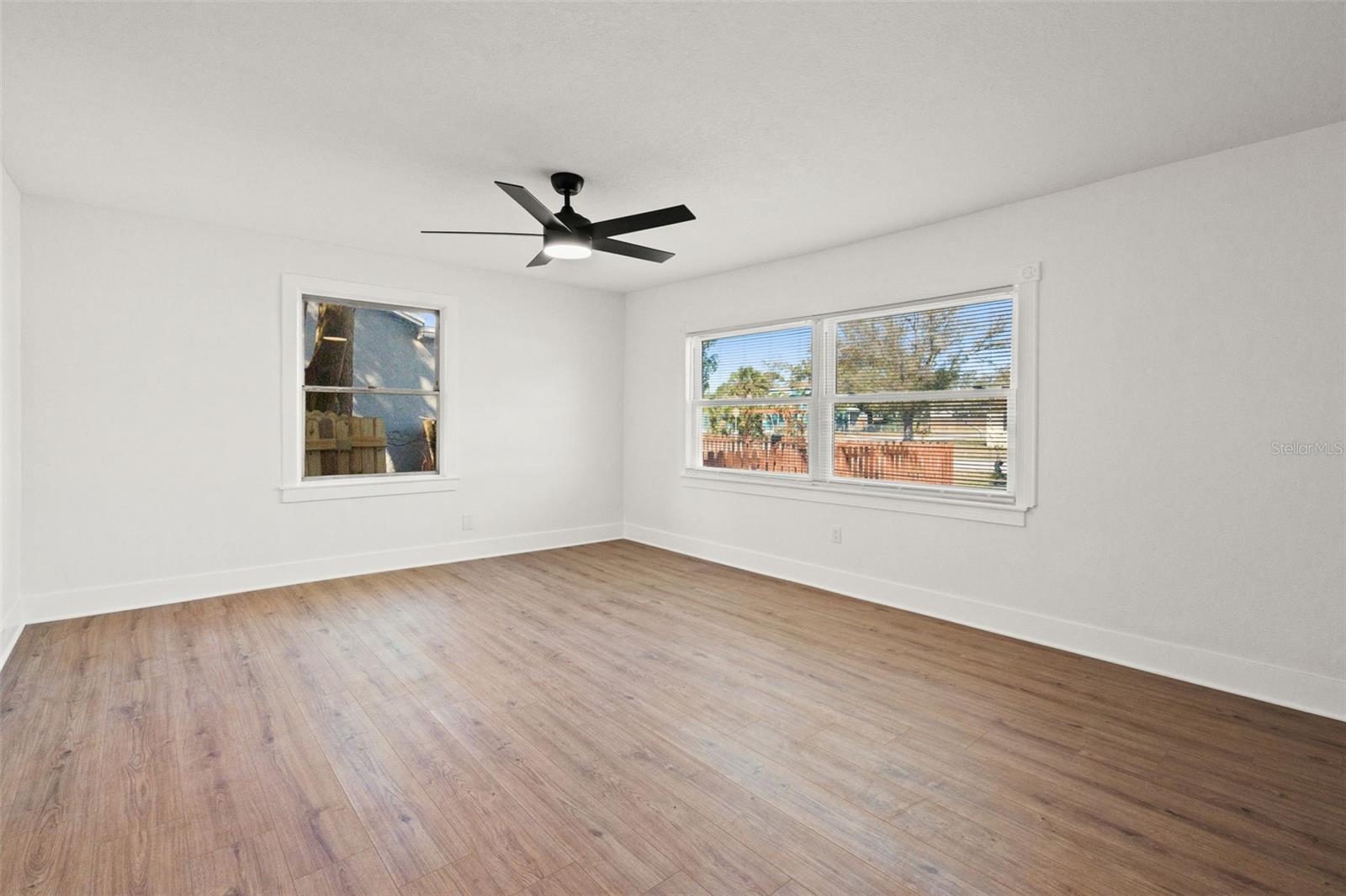 Listing photo id 2 for 4650 Emerson Avenue S