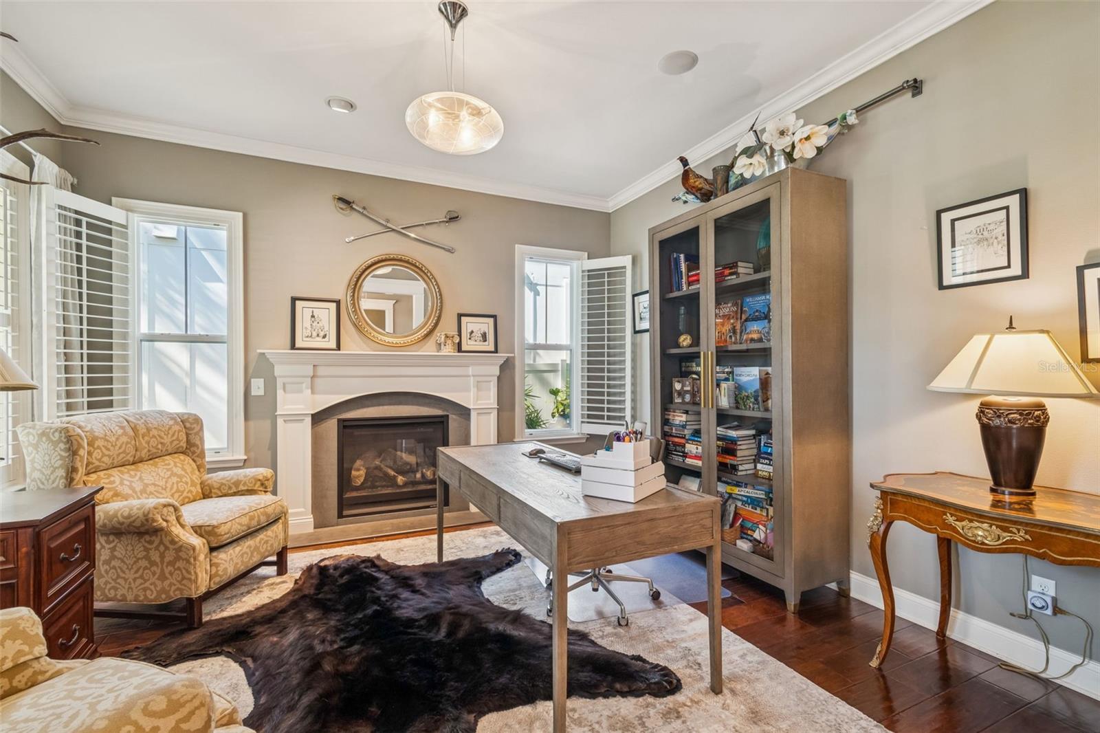 Listing photo id 9 for 2907 Hawthorne Road