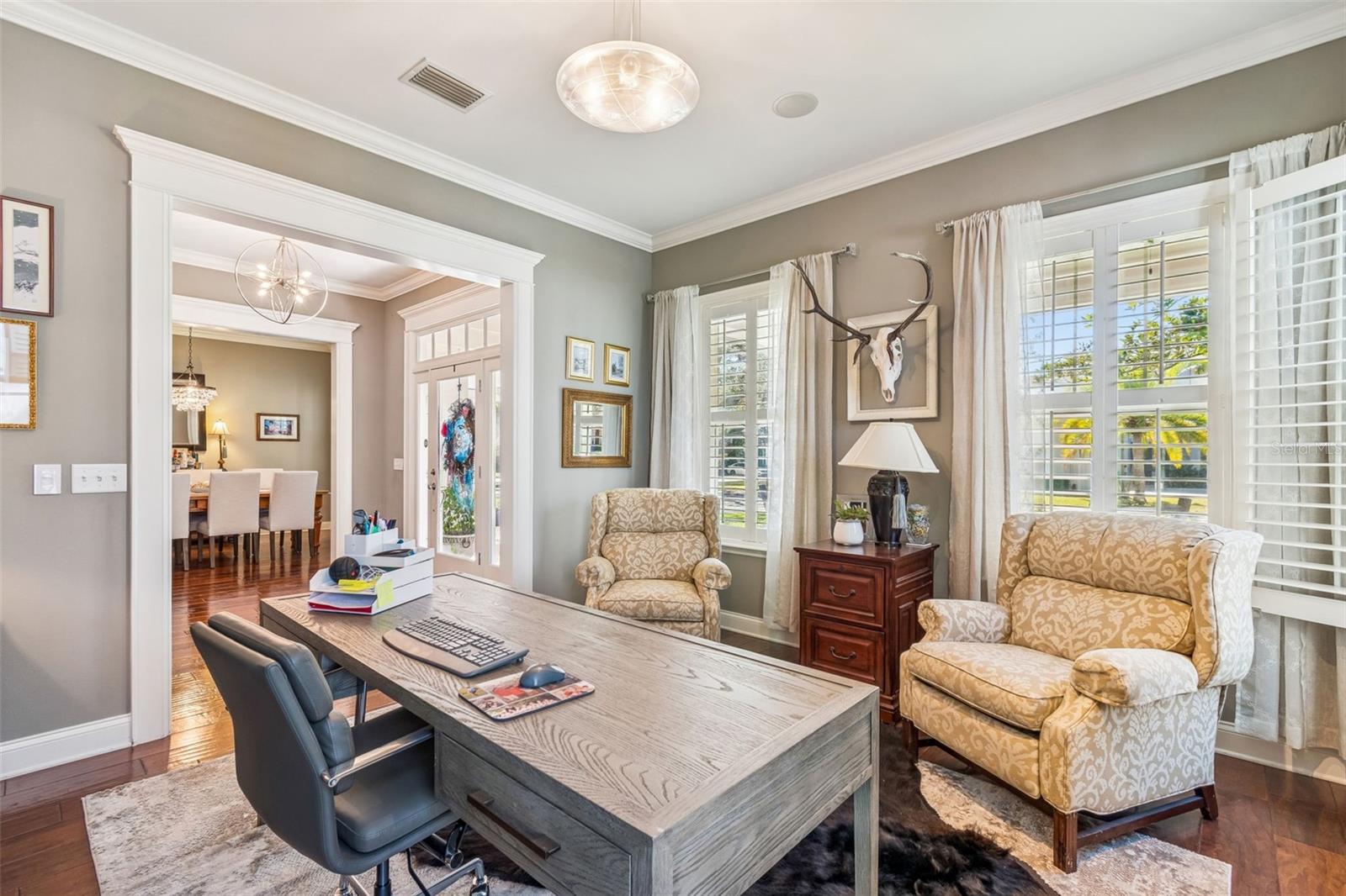 Listing photo id 10 for 2907 Hawthorne Road