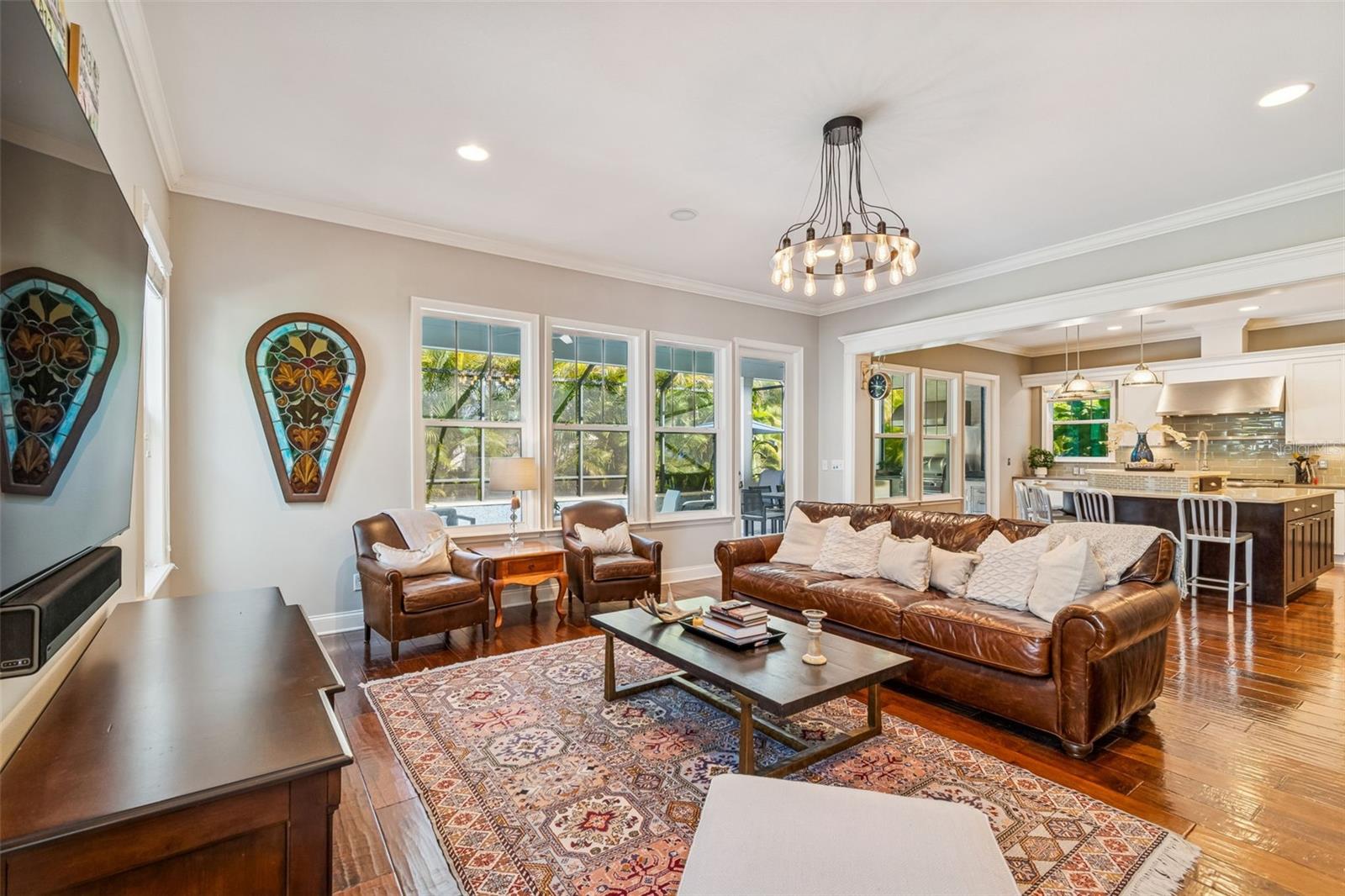 Listing photo id 15 for 2907 Hawthorne Road