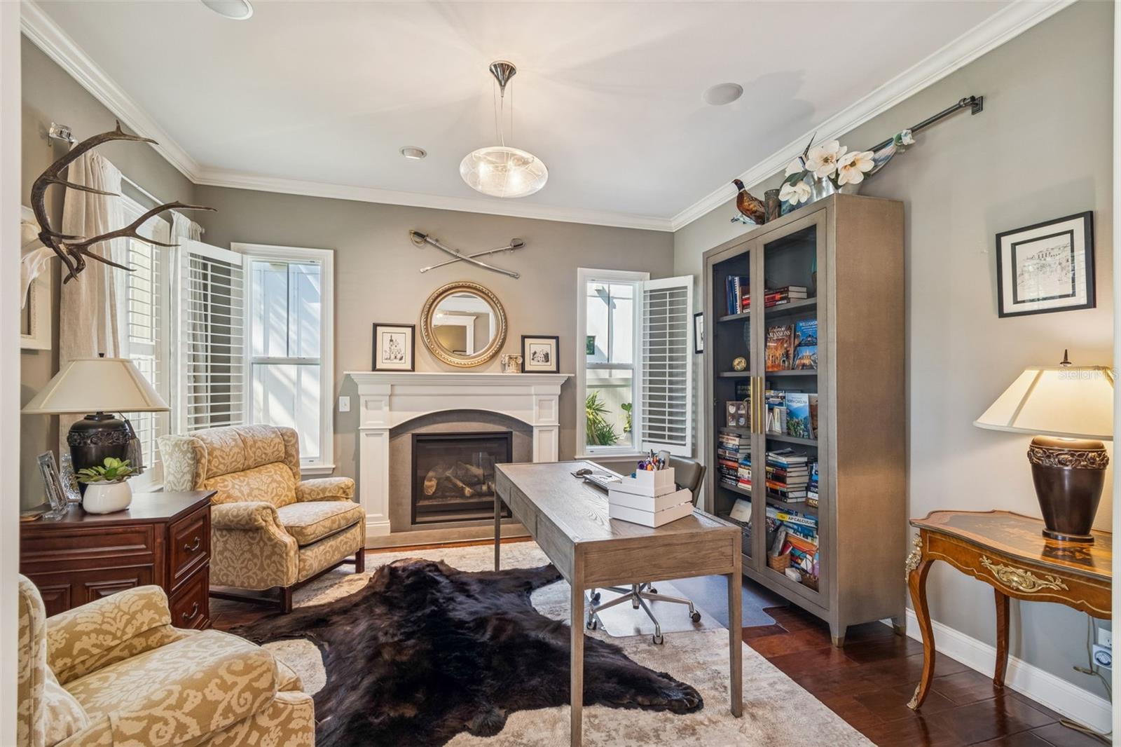 Listing photo id 0 for 2907 Hawthorne Road