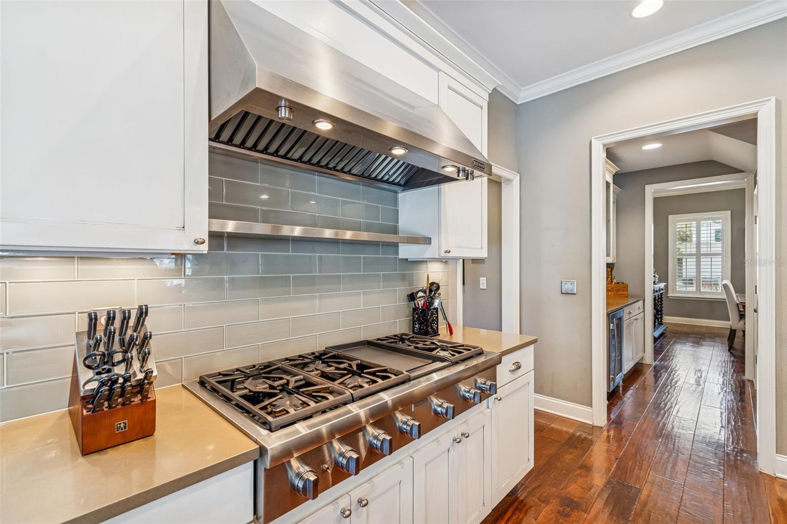 Listing photo id 20 for 2907 Hawthorne Road