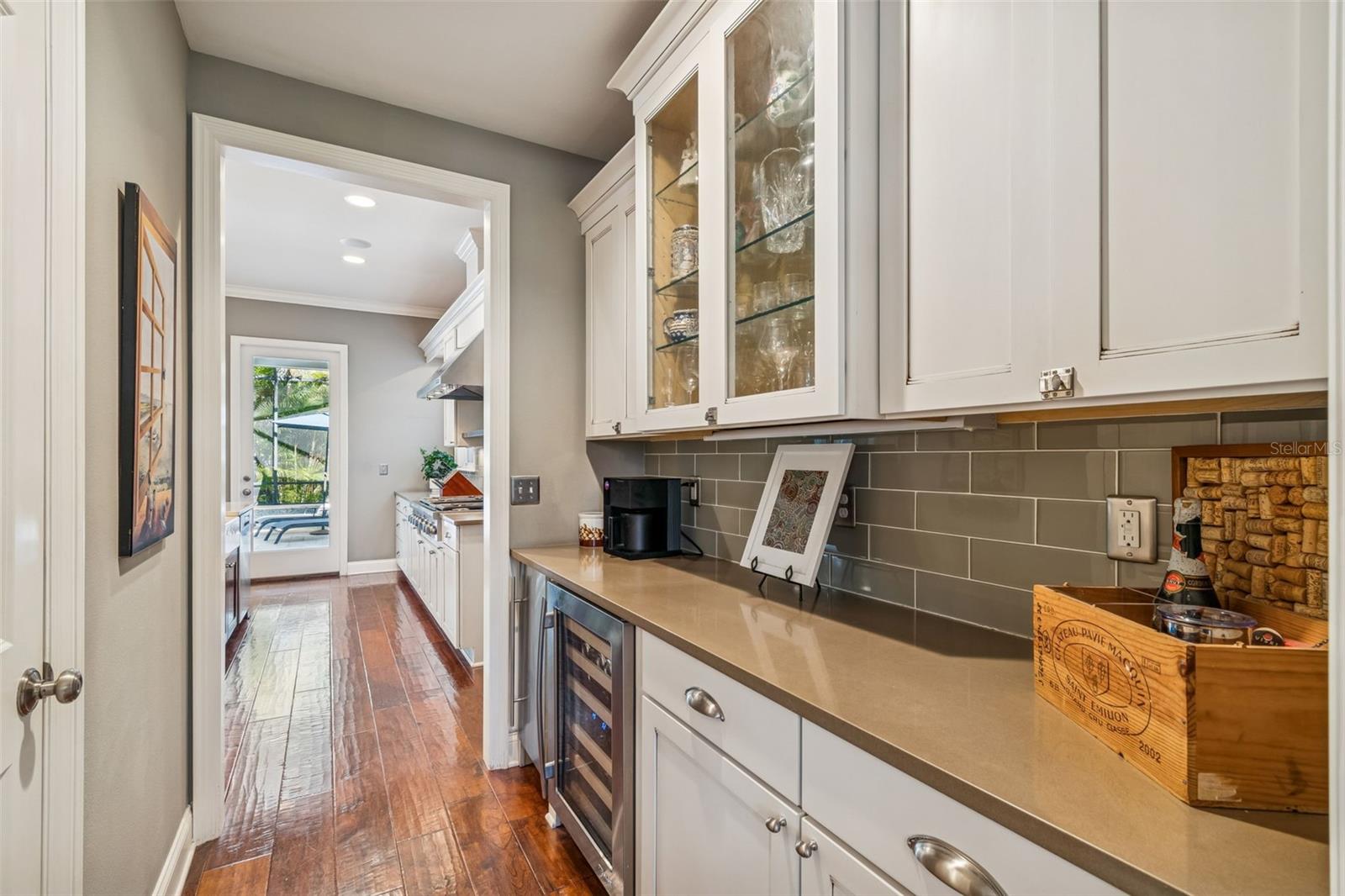 Listing photo id 21 for 2907 Hawthorne Road