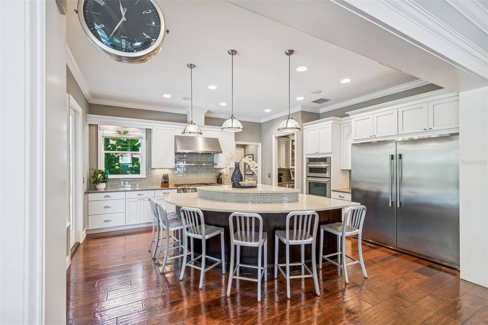 Listing photo id 22 for 2907 Hawthorne Road