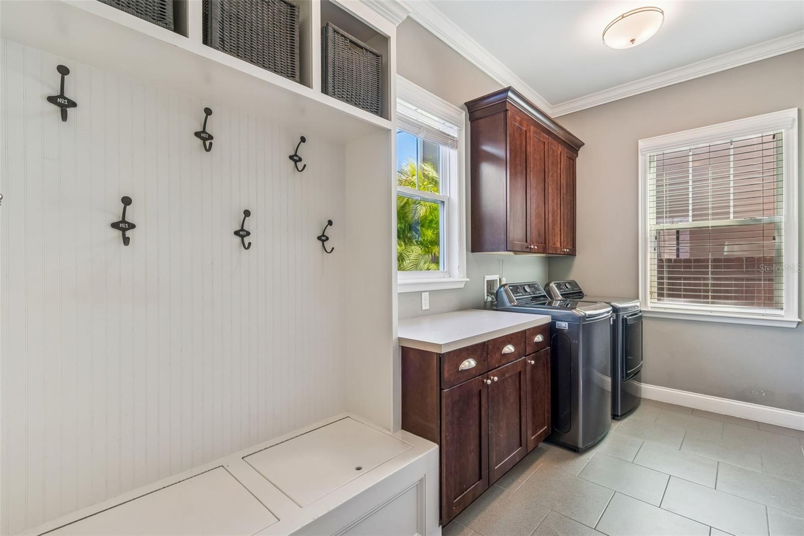 Listing photo id 24 for 2907 Hawthorne Road