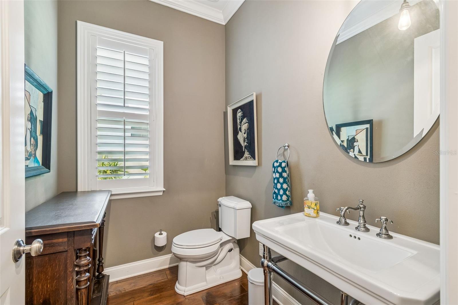 Listing photo id 26 for 2907 Hawthorne Road