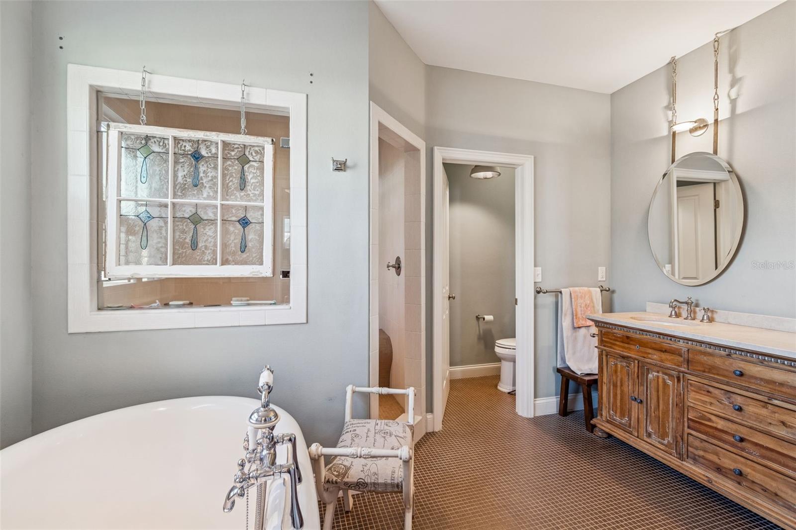 Listing photo id 29 for 2907 Hawthorne Road