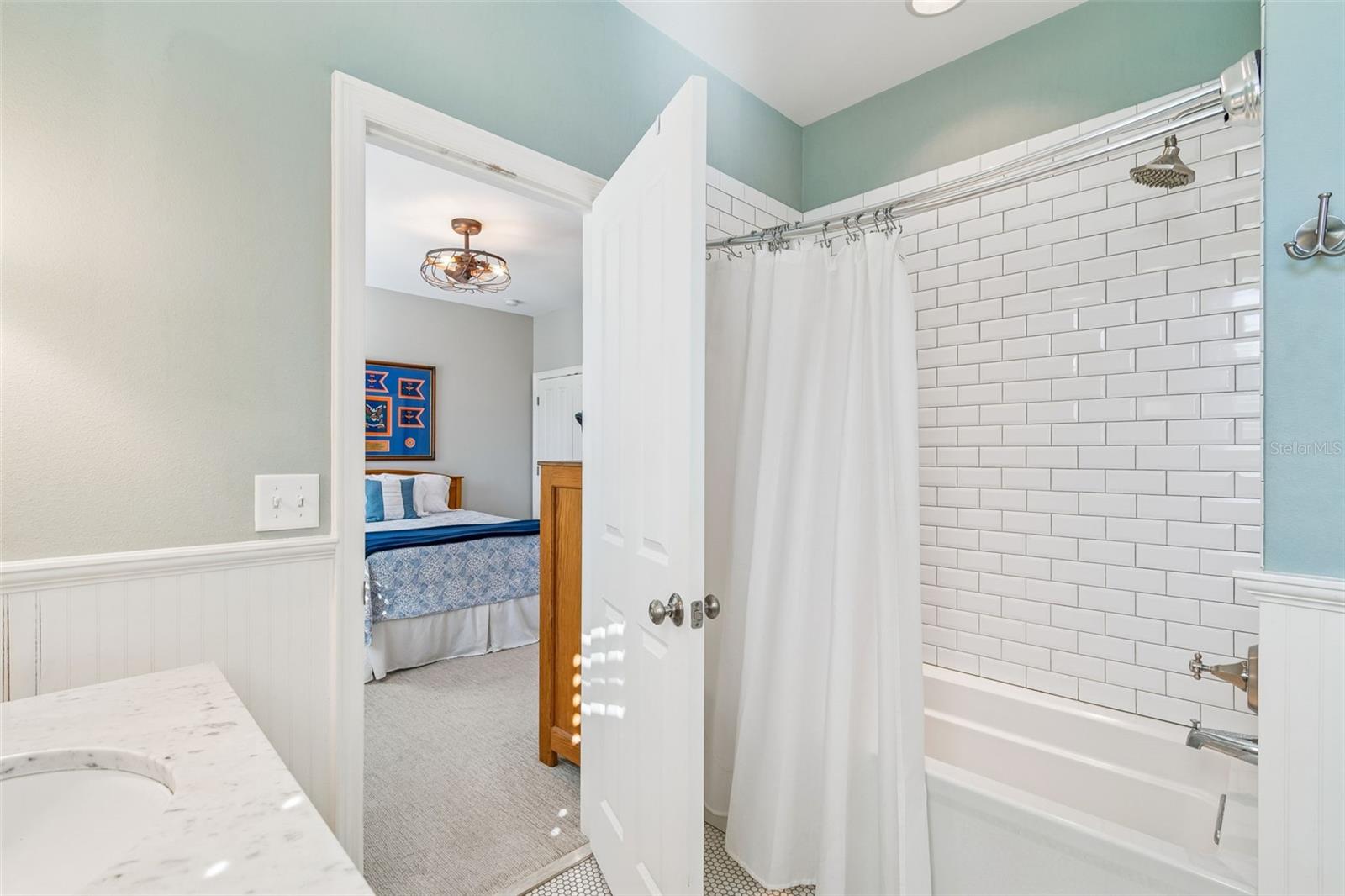 Listing photo id 35 for 2907 Hawthorne Road