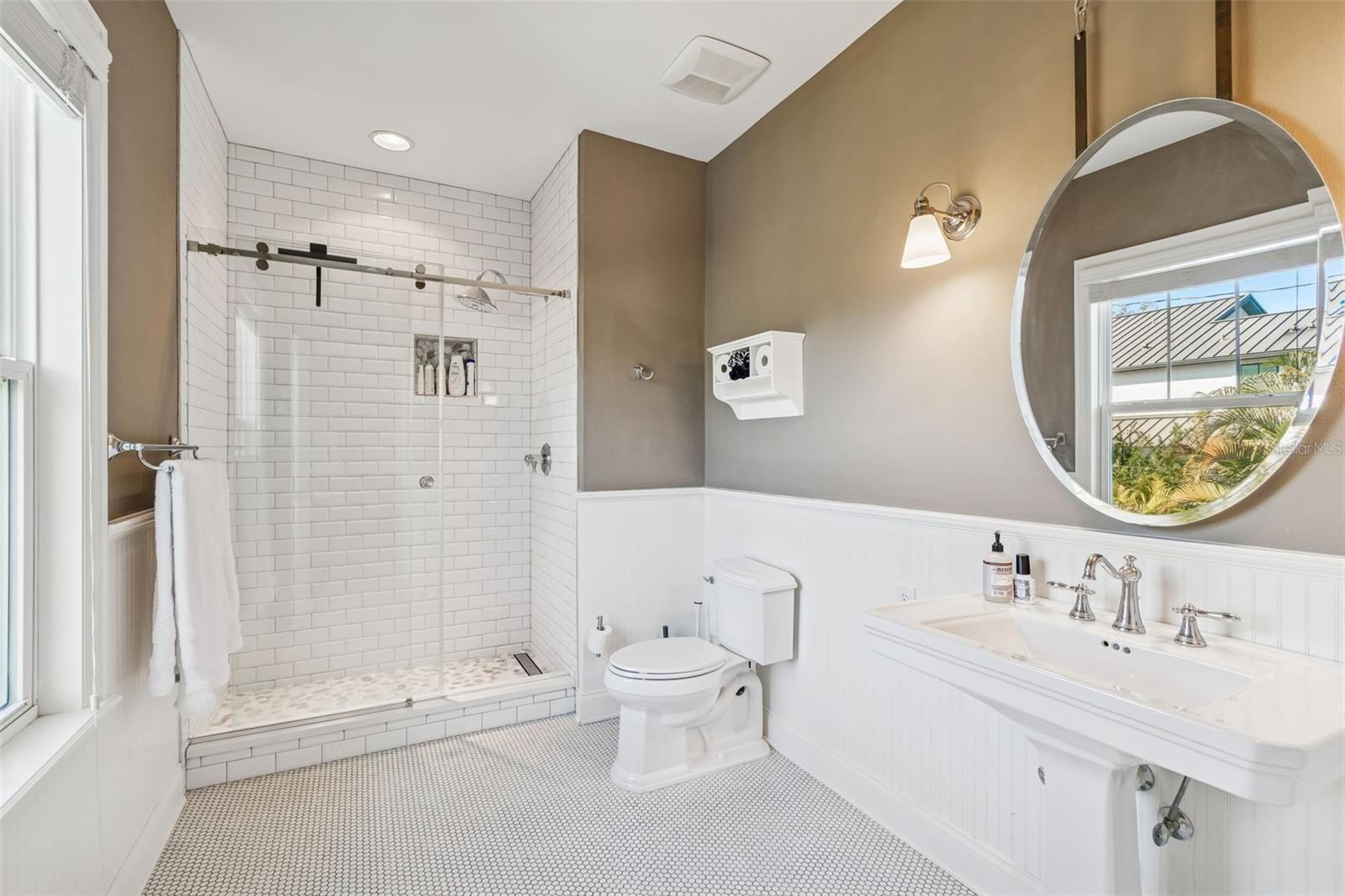 Listing photo id 41 for 2907 Hawthorne Road