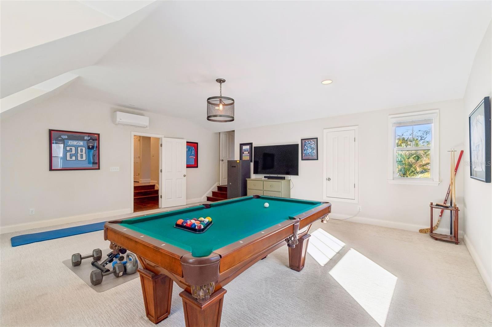 Listing photo id 43 for 2907 Hawthorne Road