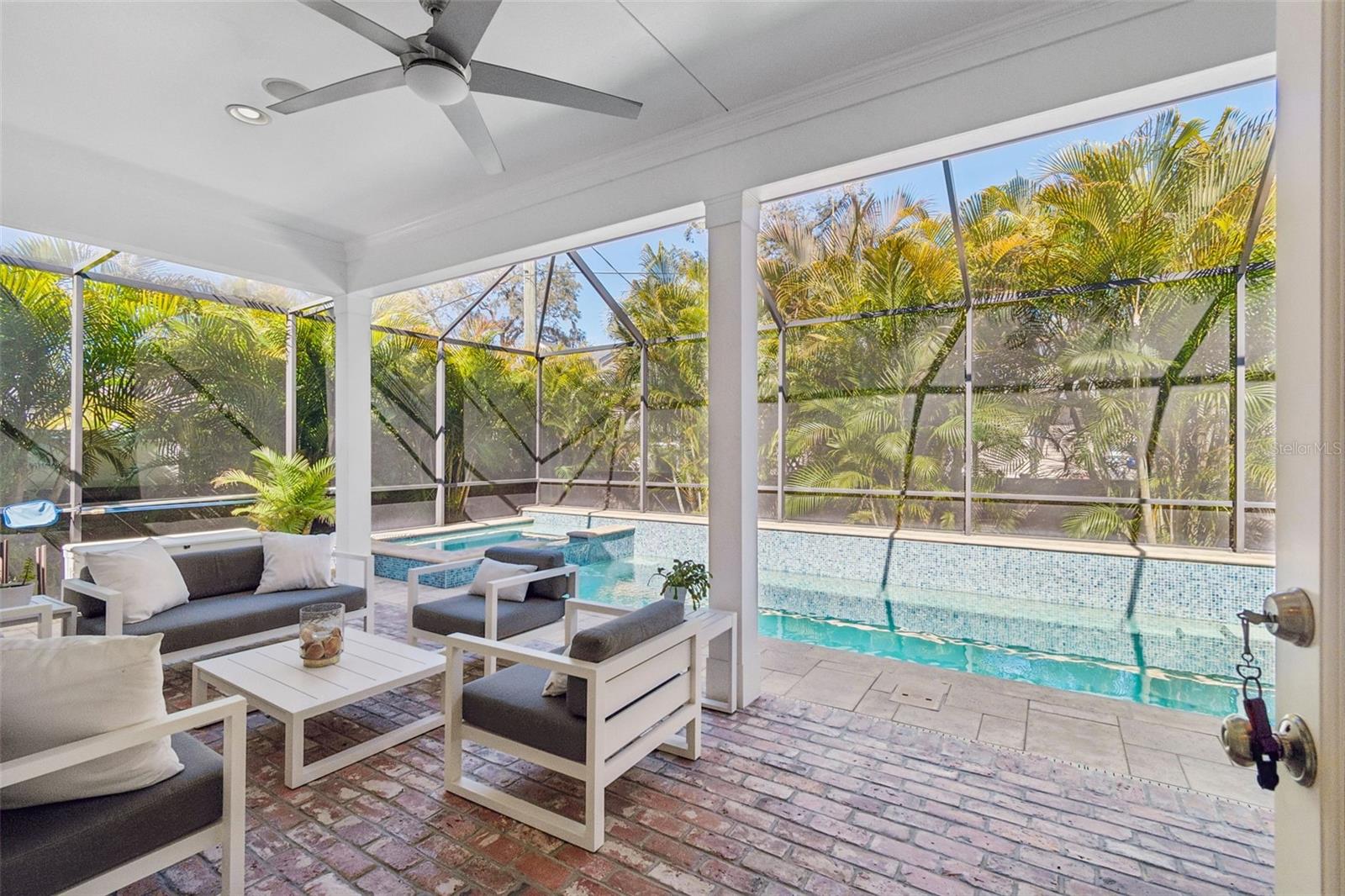 Listing photo id 45 for 2907 Hawthorne Road