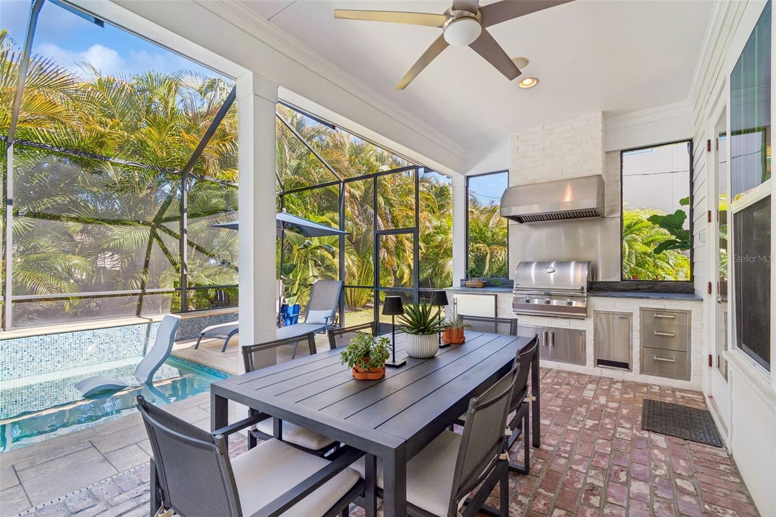 Listing photo id 46 for 2907 Hawthorne Road