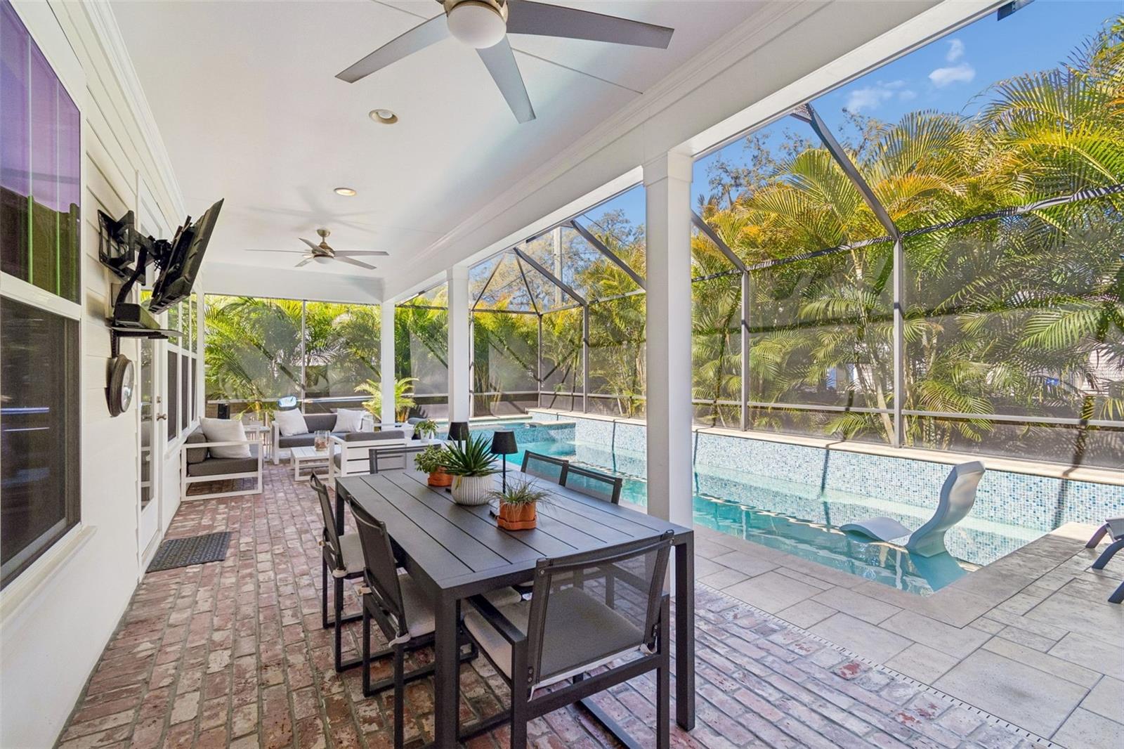 Listing photo id 48 for 2907 Hawthorne Road