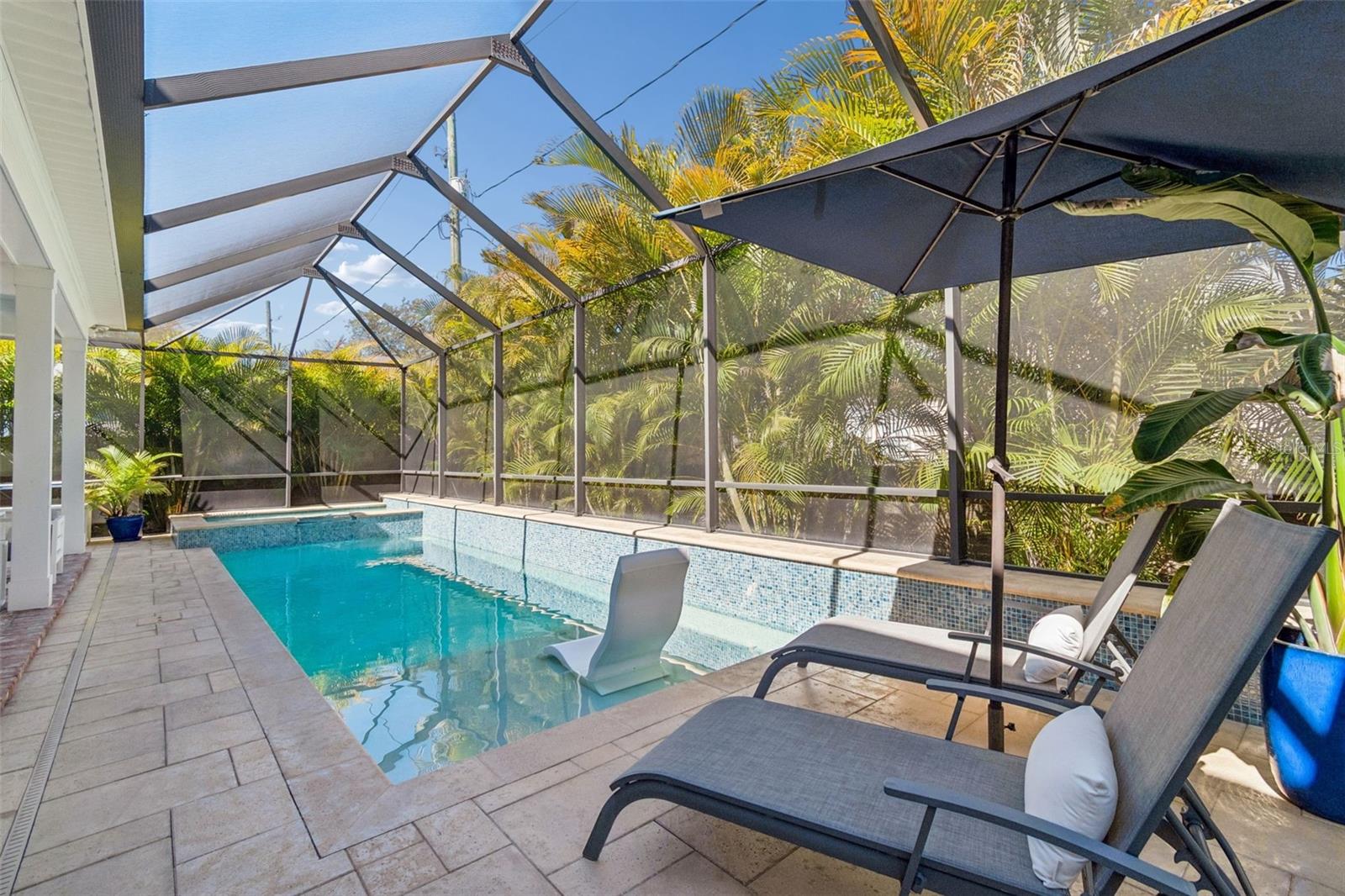 Listing photo id 49 for 2907 Hawthorne Road