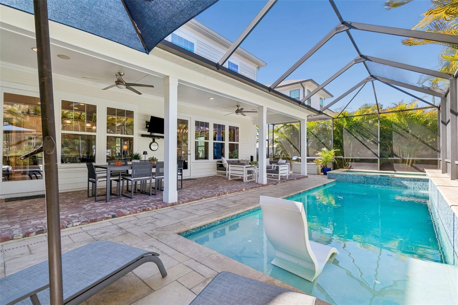 Listing photo id 50 for 2907 Hawthorne Road