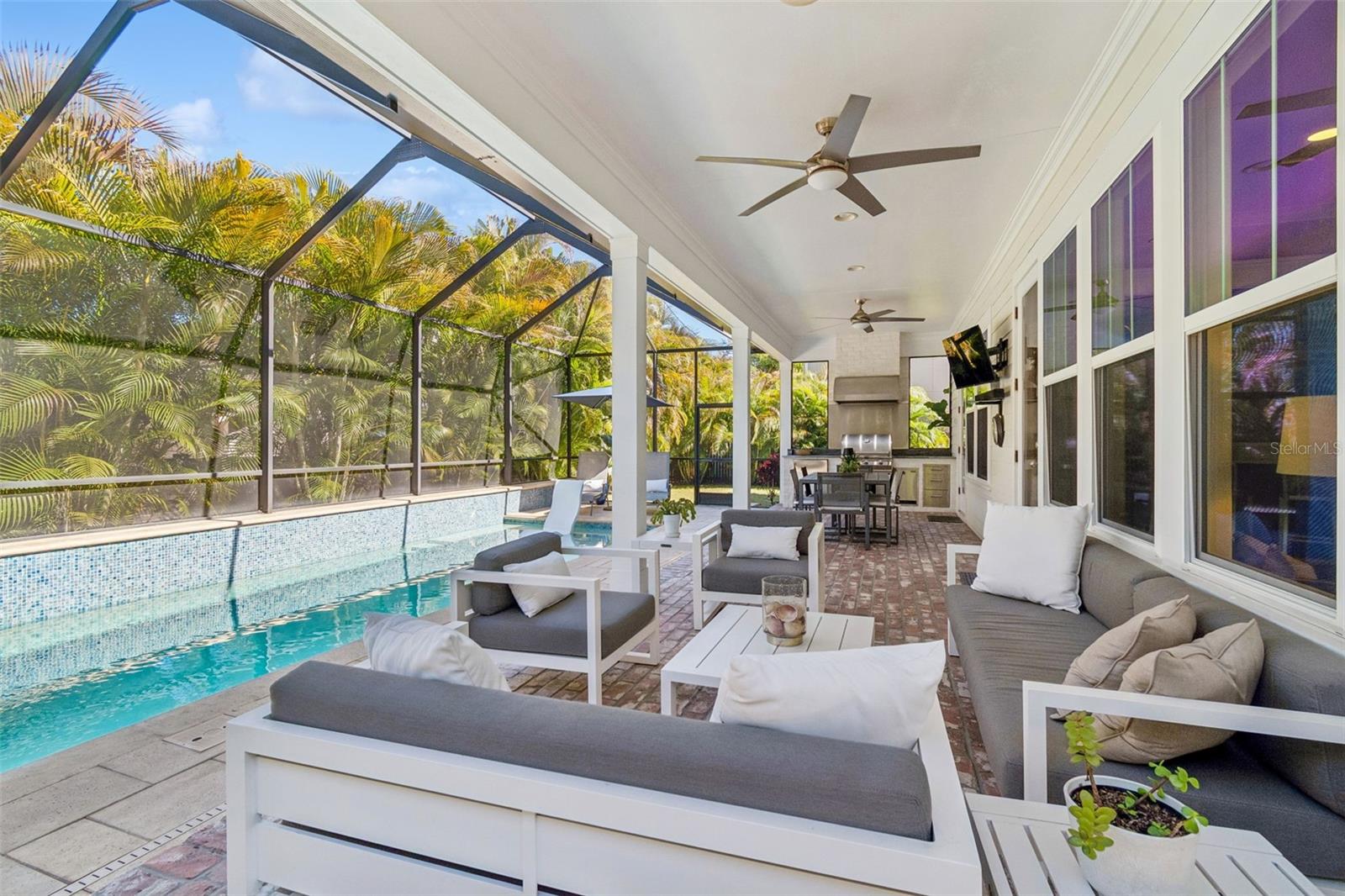 Listing photo id 51 for 2907 Hawthorne Road