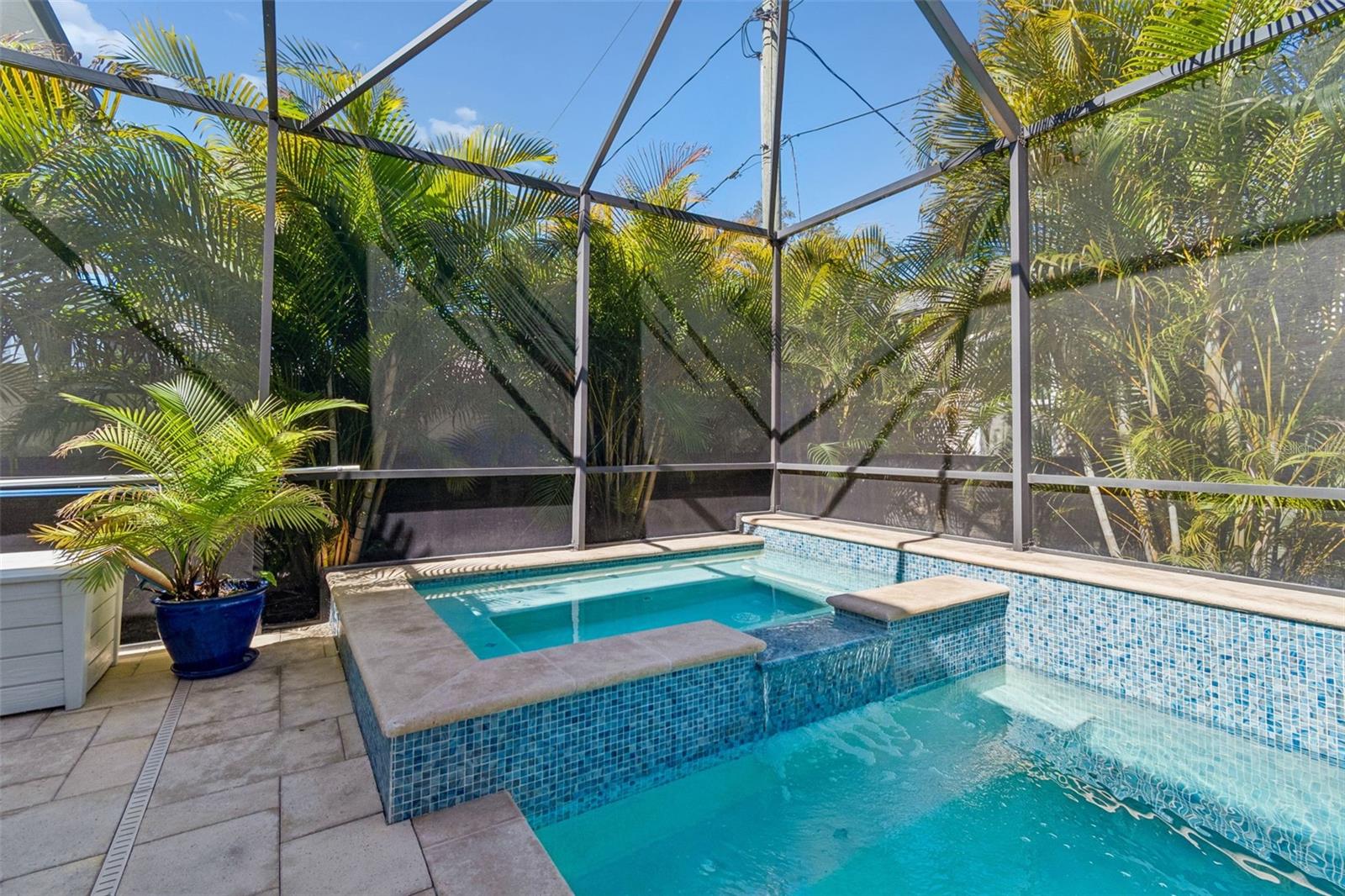 Listing photo id 52 for 2907 Hawthorne Road