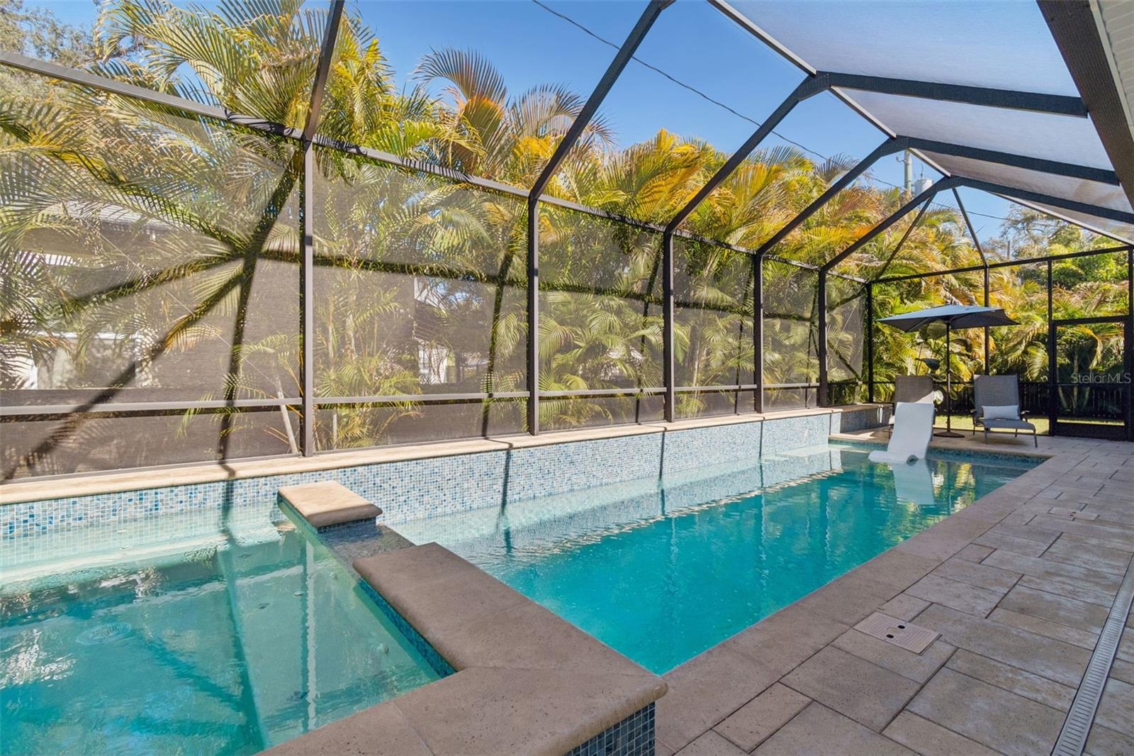 Listing photo id 53 for 2907 Hawthorne Road