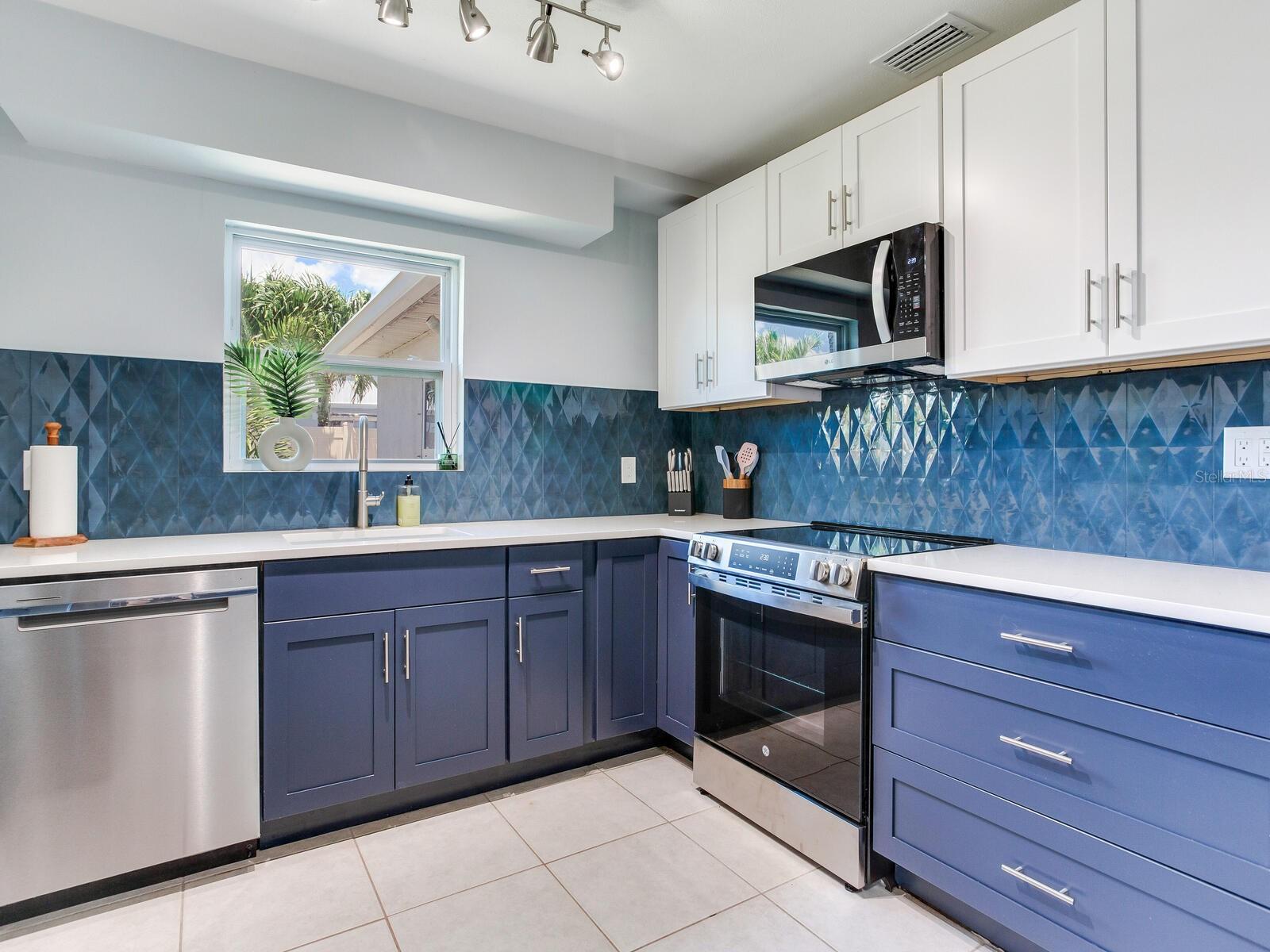 Listing photo id 11 for 230 144th Avenue